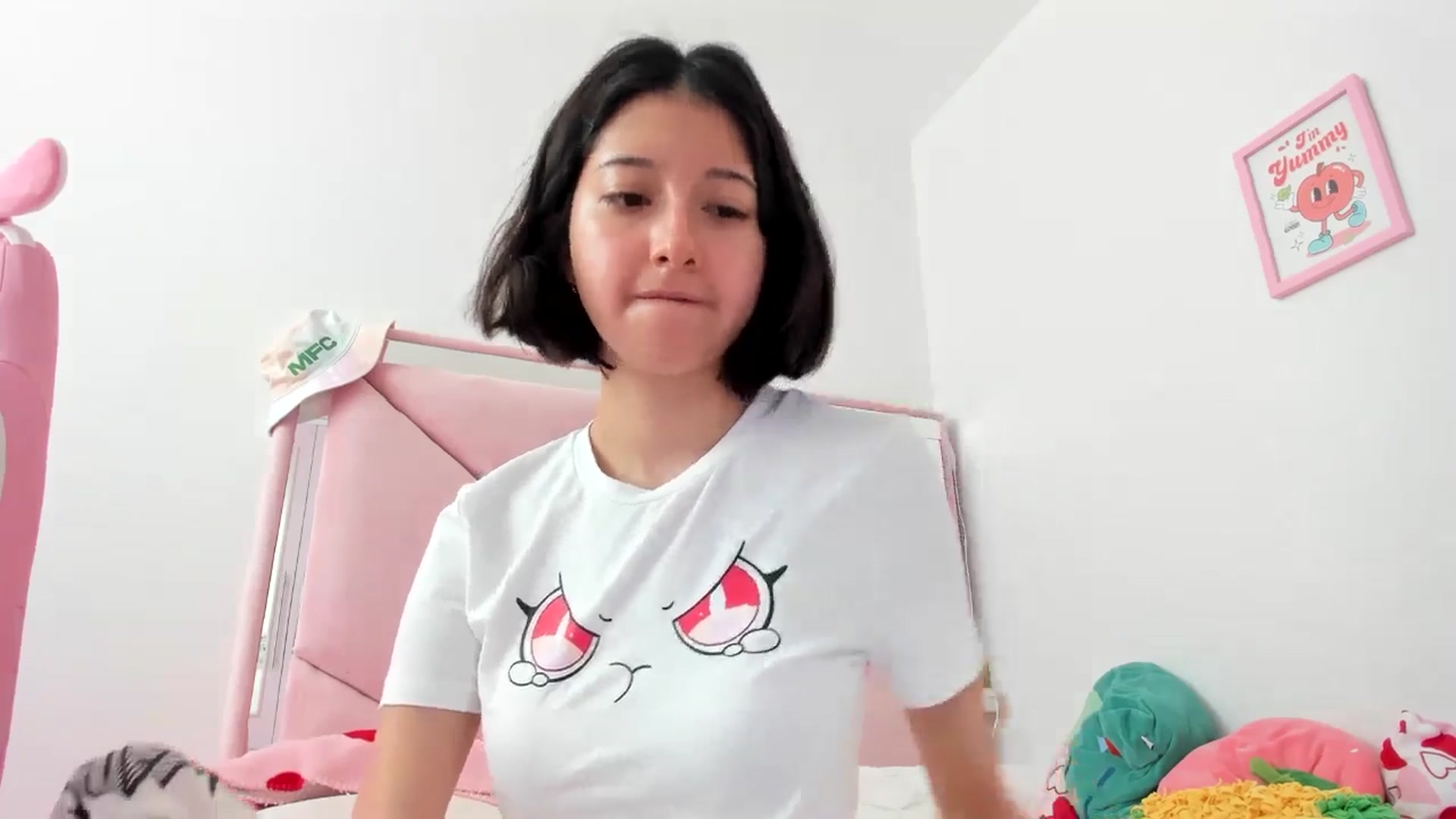 Gallery image thumbnail from Cherrycute666's myfreecams stream on, 06/26/2024, 19:43 image 6 of 20