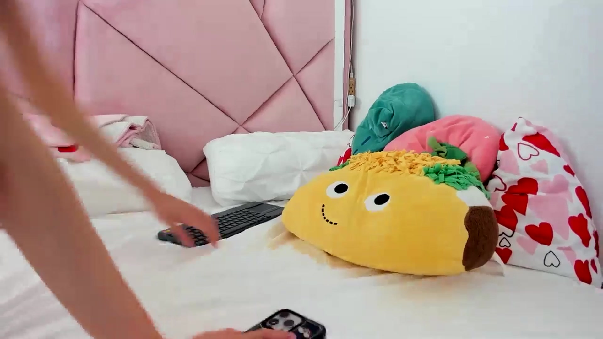 Gallery image thumbnail from Cherrycute666's myfreecams stream on, 06/26/2024, 19:43 image 3 of 20