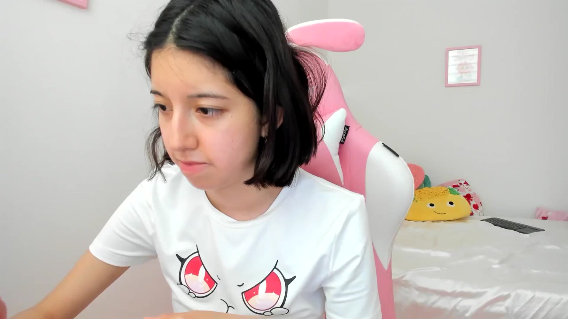 Gallery image thumbnail from Cherrycute666's myfreecams stream on, 06/26/2024, 23:50 image 12 of 20
