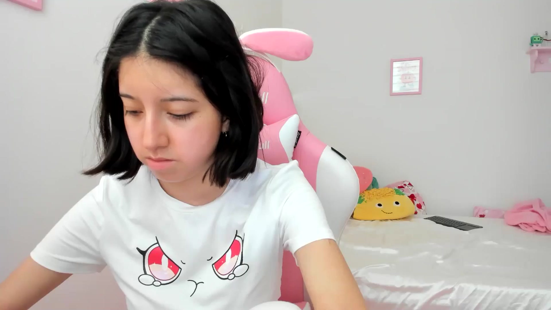 Gallery image thumbnail from Cherrycute666's myfreecams stream on, 06/26/2024, 23:50 image 8 of 20