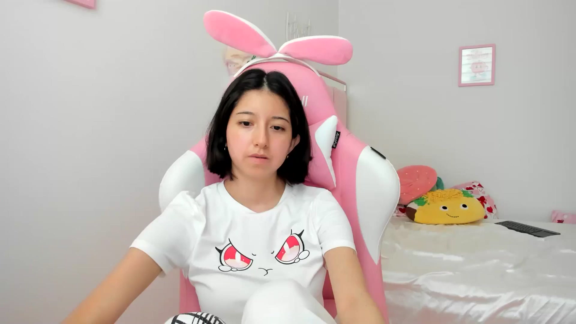 Gallery image thumbnail from Cherrycute666's myfreecams stream on, 06/26/2024, 23:50 image 19 of 20