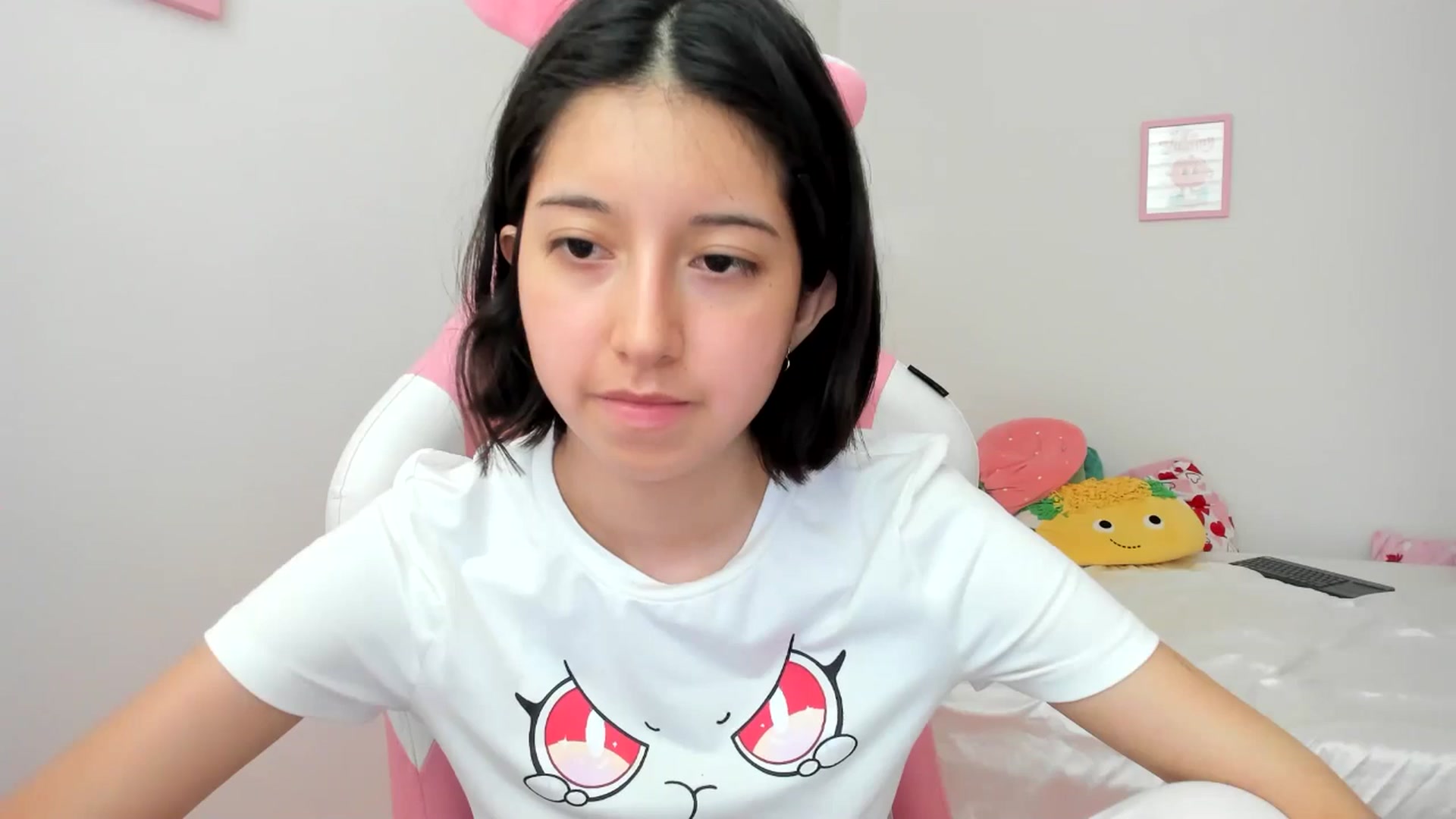 Gallery image thumbnail from Cherrycute666's myfreecams stream on, 06/26/2024, 23:50 image 14 of 20