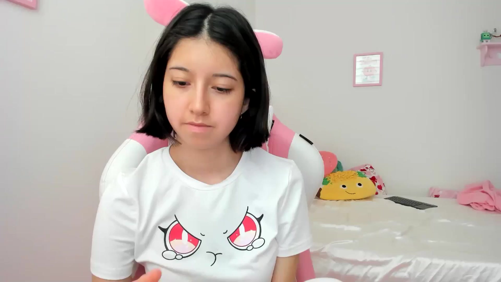 Gallery image thumbnail from Cherrycute666's myfreecams stream on, 06/26/2024, 23:50 image 5 of 20