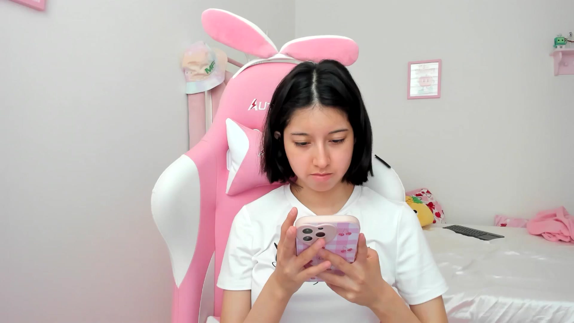 Gallery image thumbnail from Cherrycute666's myfreecams stream on, 06/26/2024, 23:50 image 2 of 20