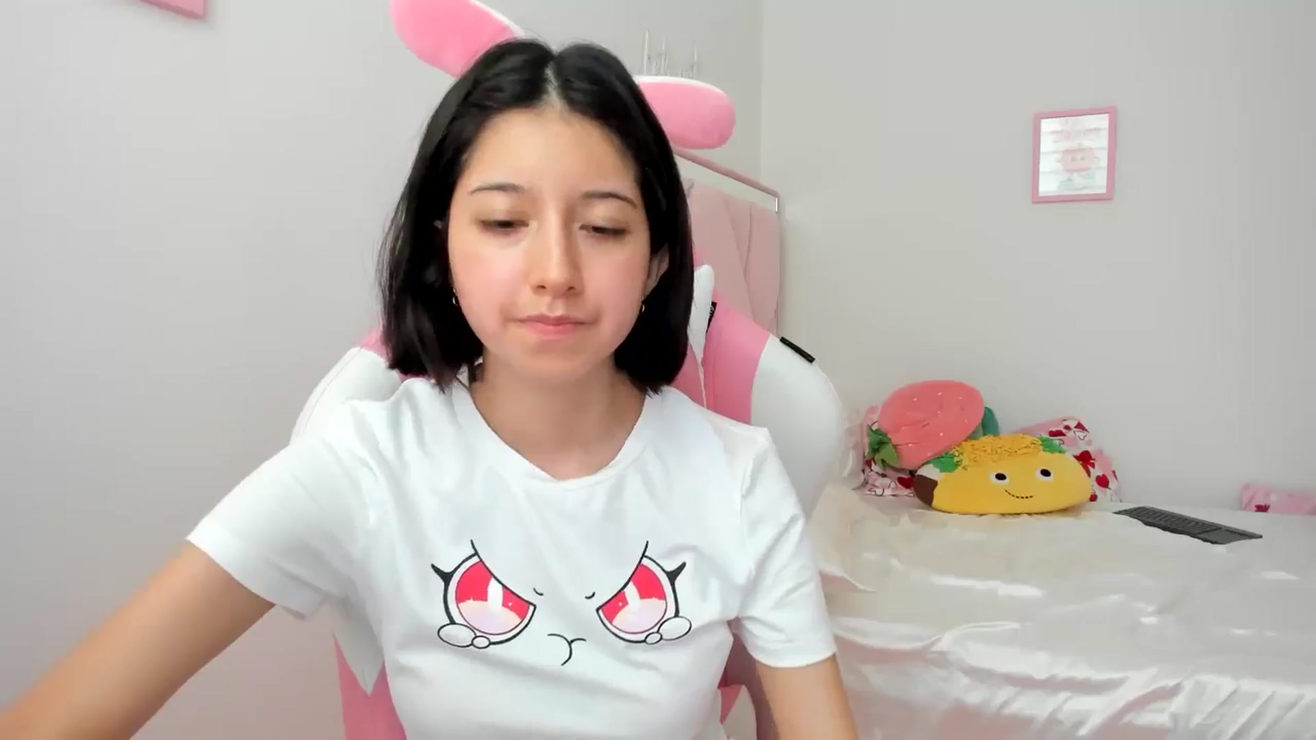 Gallery image thumbnail from Cherrycute666's myfreecams stream on, 06/26/2024, 23:50 image 16 of 20