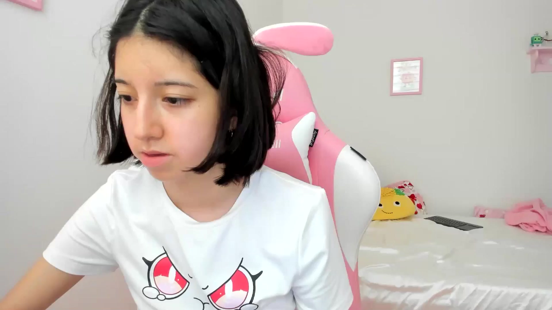 Gallery image thumbnail from Cherrycute666's myfreecams stream on, 06/26/2024, 23:50 image 10 of 20