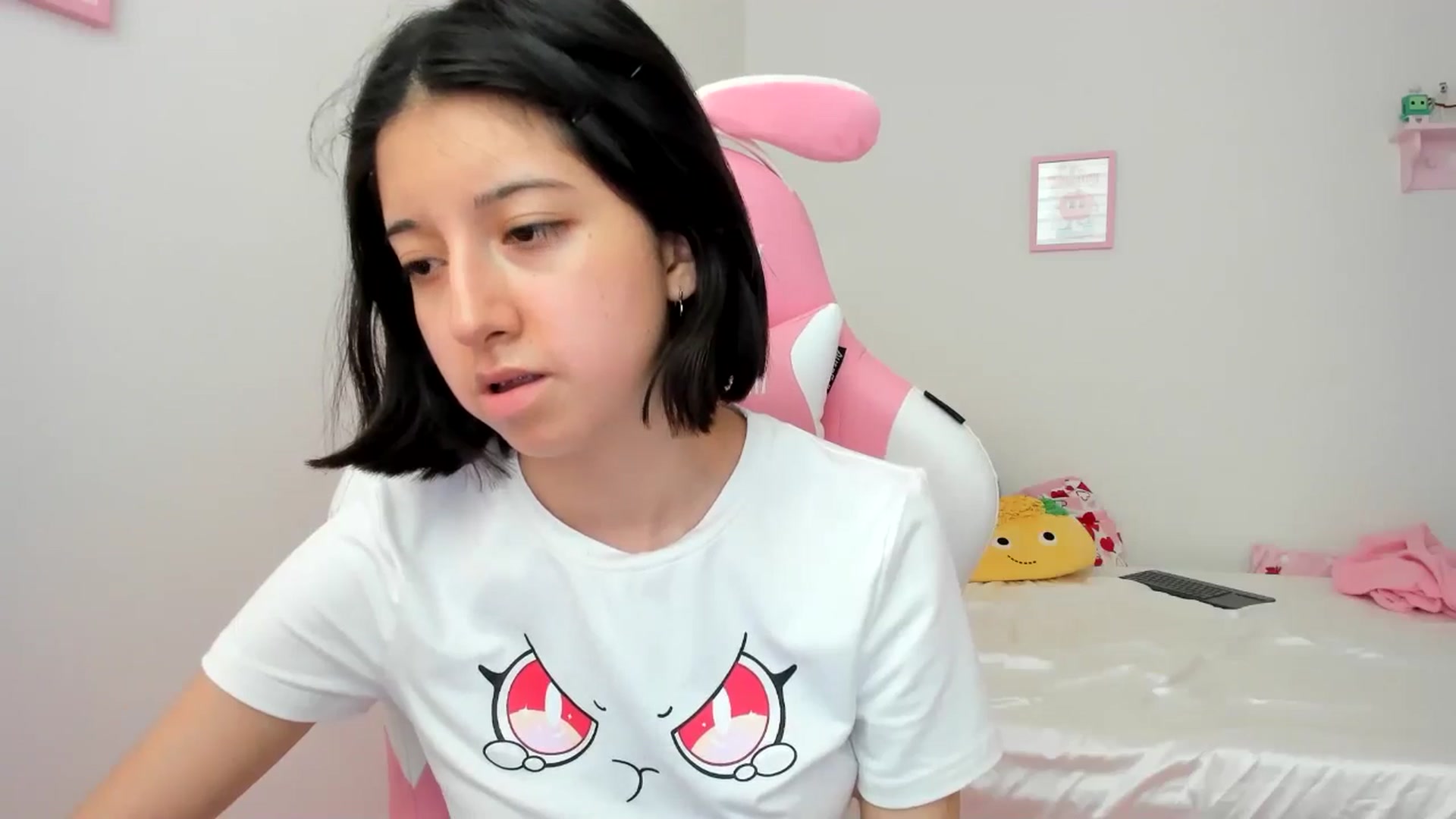 Gallery image thumbnail from Cherrycute666's myfreecams stream on, 06/26/2024, 23:50 image 7 of 20