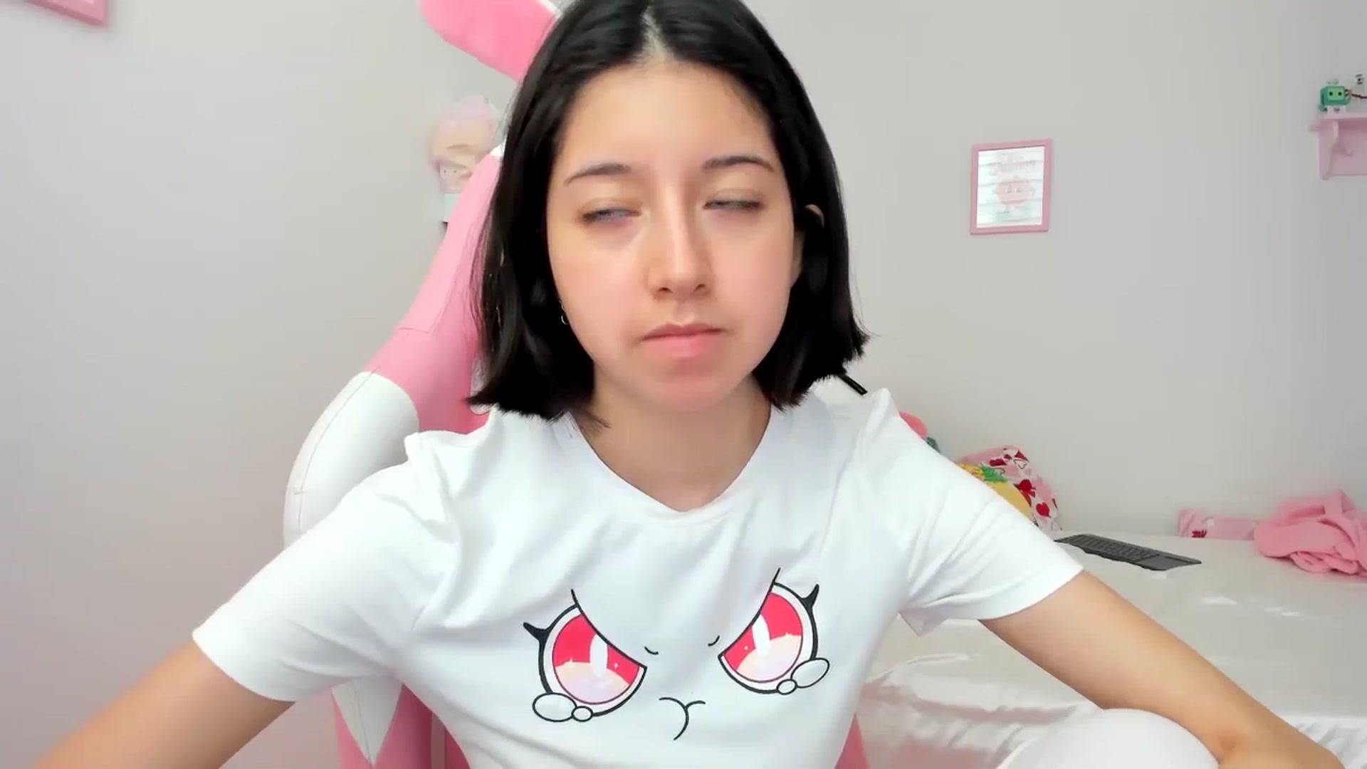Gallery image thumbnail from Cherrycute666's myfreecams stream on, 06/26/2024, 23:50 image 4 of 20