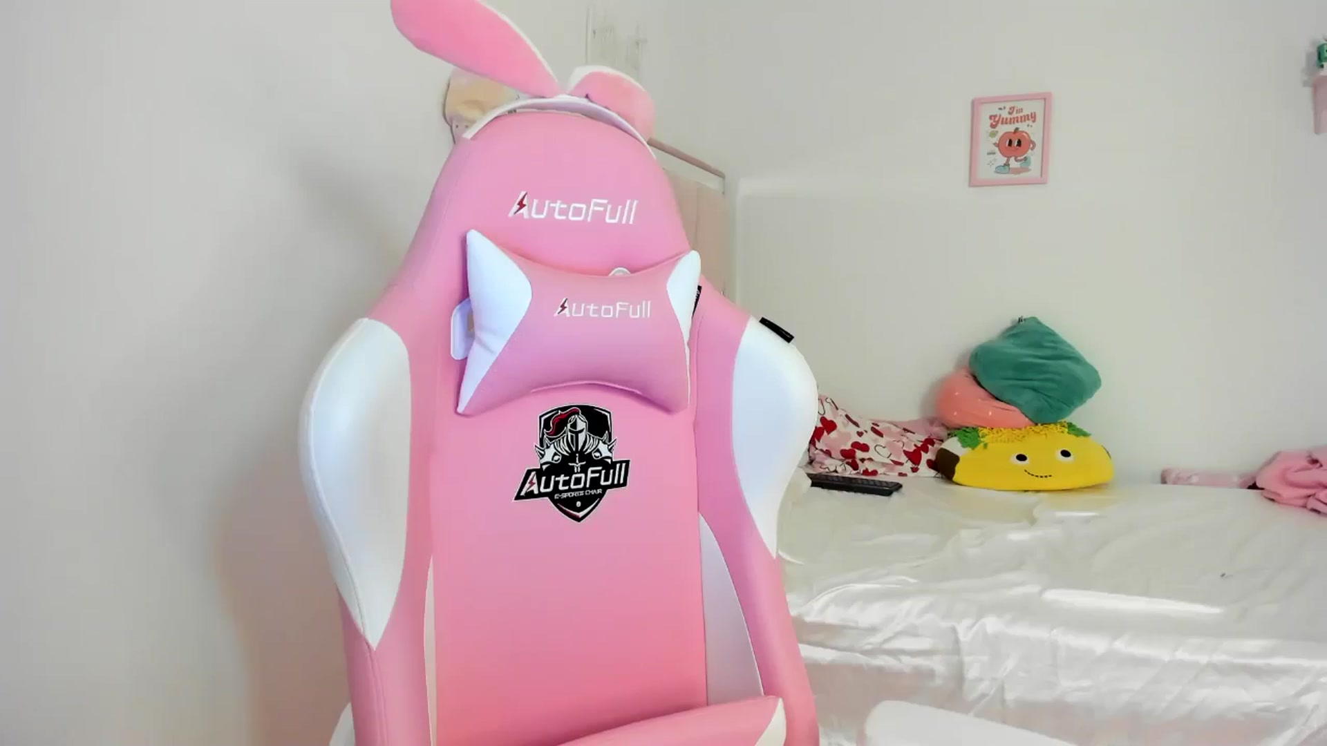 Gallery image thumbnail from Cherrycute666's myfreecams stream on, 06/27/2024, 05:35 image 5 of 20
