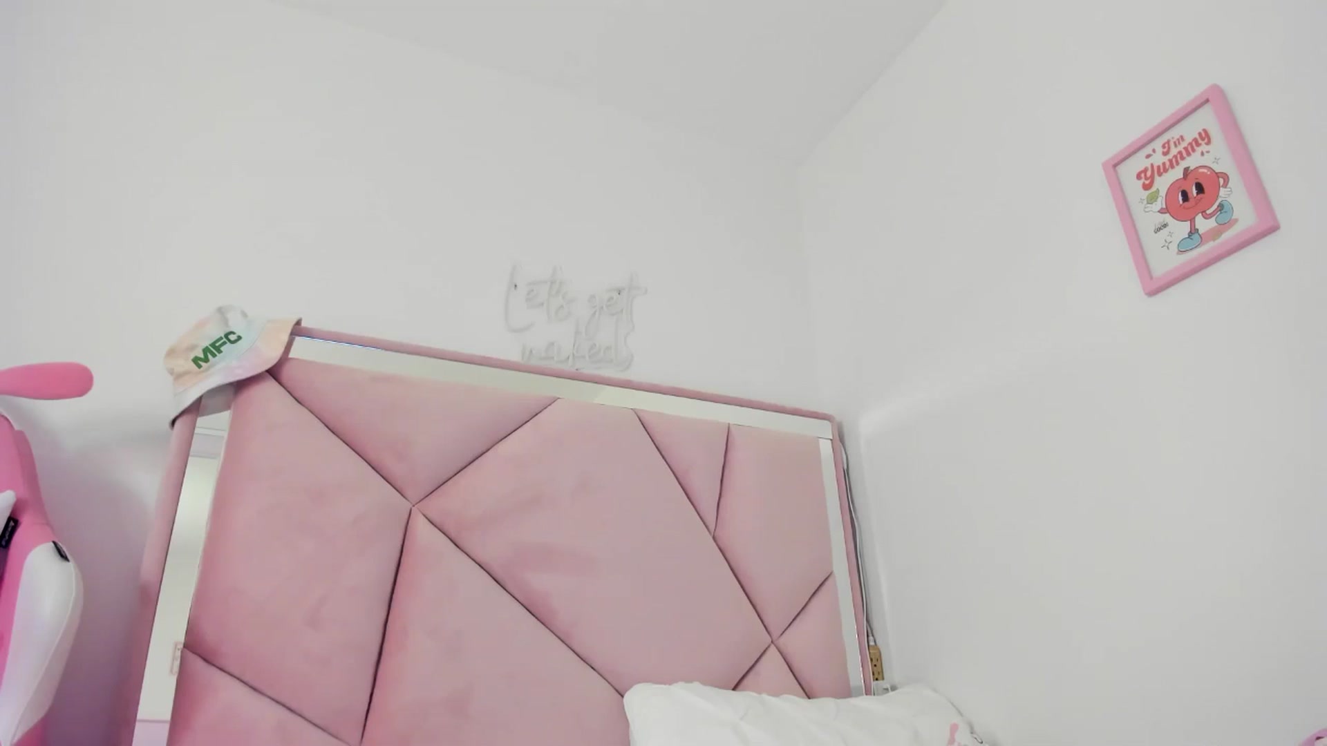 Gallery image thumbnail from Cherrycute666's myfreecams stream on, 06/27/2024, 05:35 image 12 of 20
