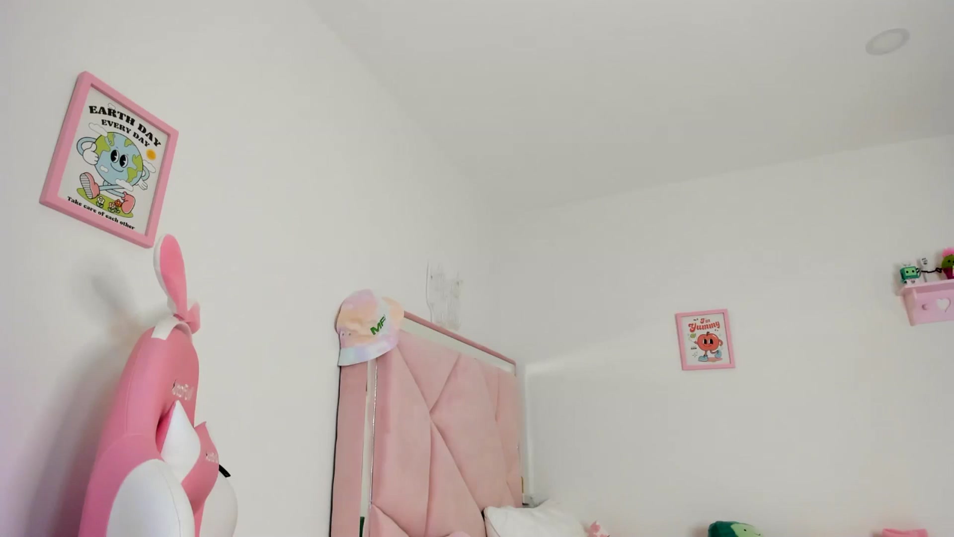 Gallery image thumbnail from Cherrycute666's myfreecams stream on, 06/27/2024, 07:39 image 4 of 20