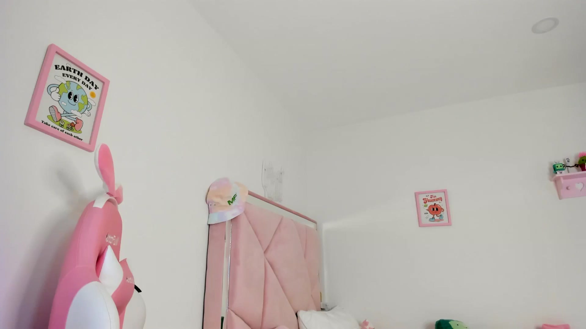 Gallery image thumbnail from Cherrycute666's myfreecams stream on, 06/27/2024, 07:39 image 5 of 20