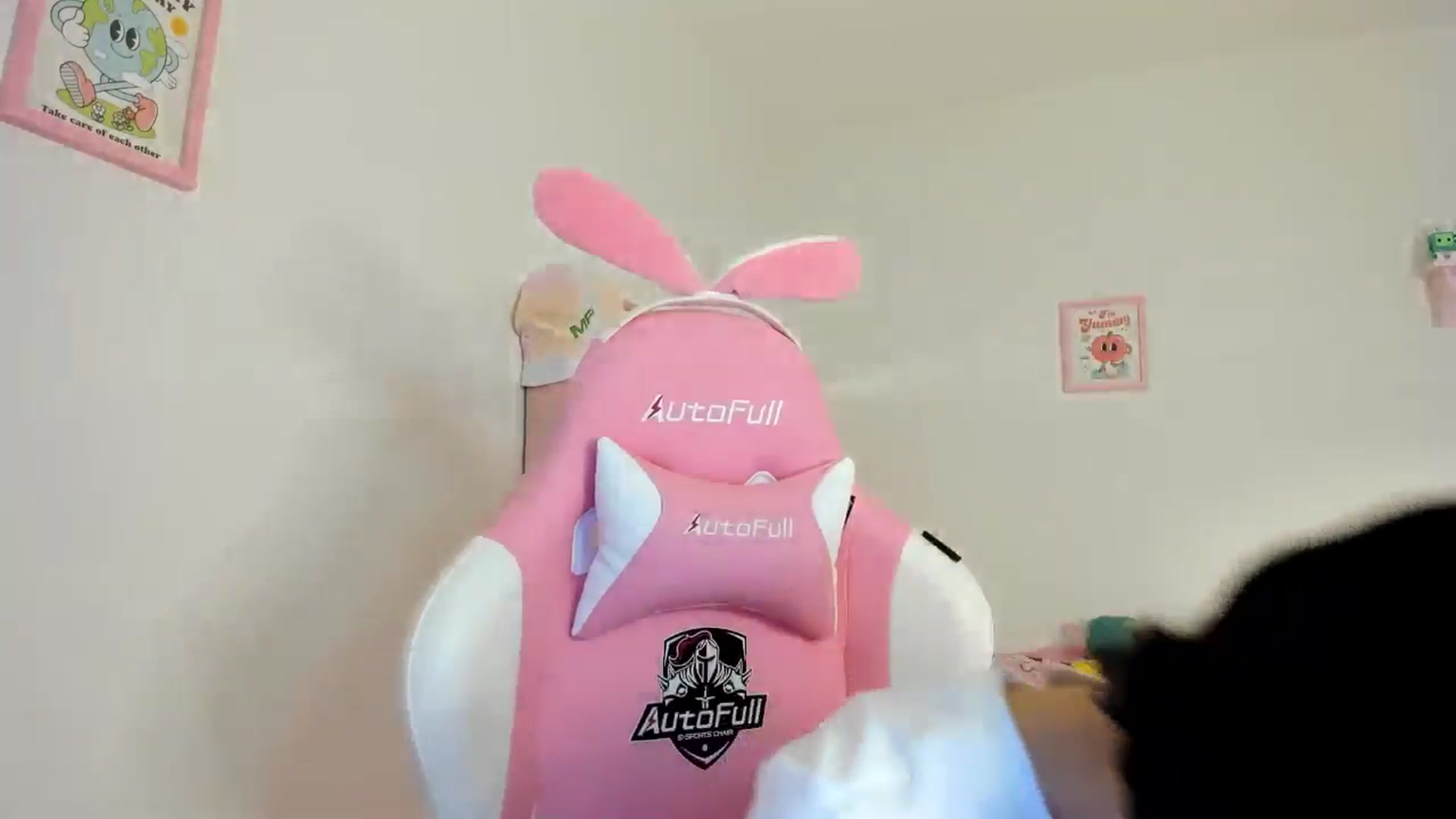 Gallery image thumbnail from Cherrycute666's myfreecams stream on, 06/27/2024, 07:39 image 19 of 20