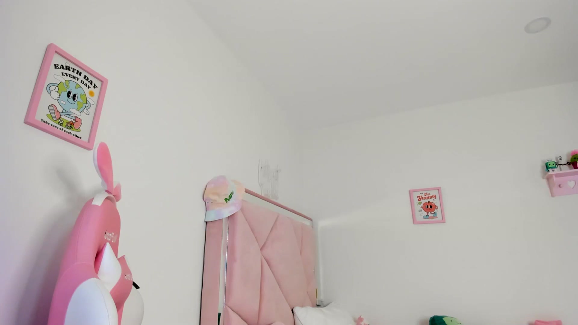 Gallery image thumbnail from Cherrycute666's myfreecams stream on, 06/27/2024, 07:39 image 6 of 20