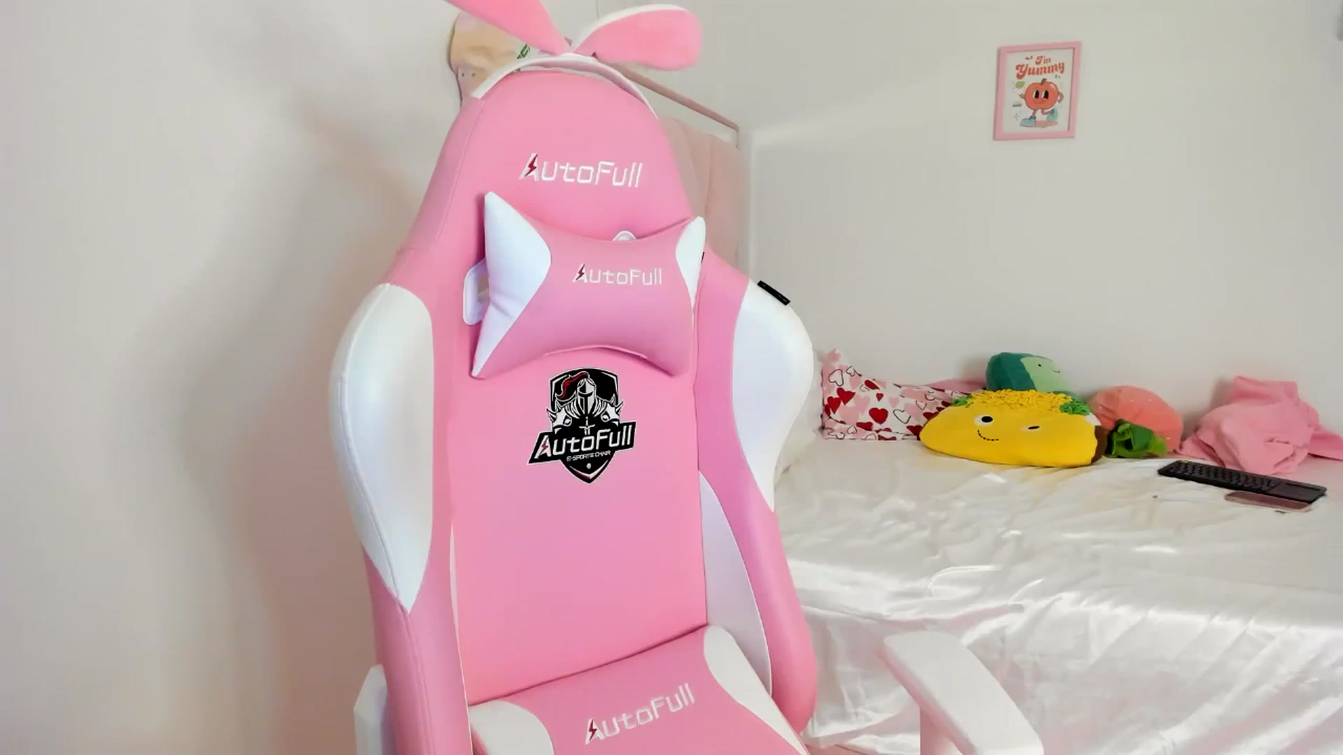 Gallery image thumbnail from Cherrycute666's myfreecams stream on, 06/27/2024, 07:39 image 15 of 20