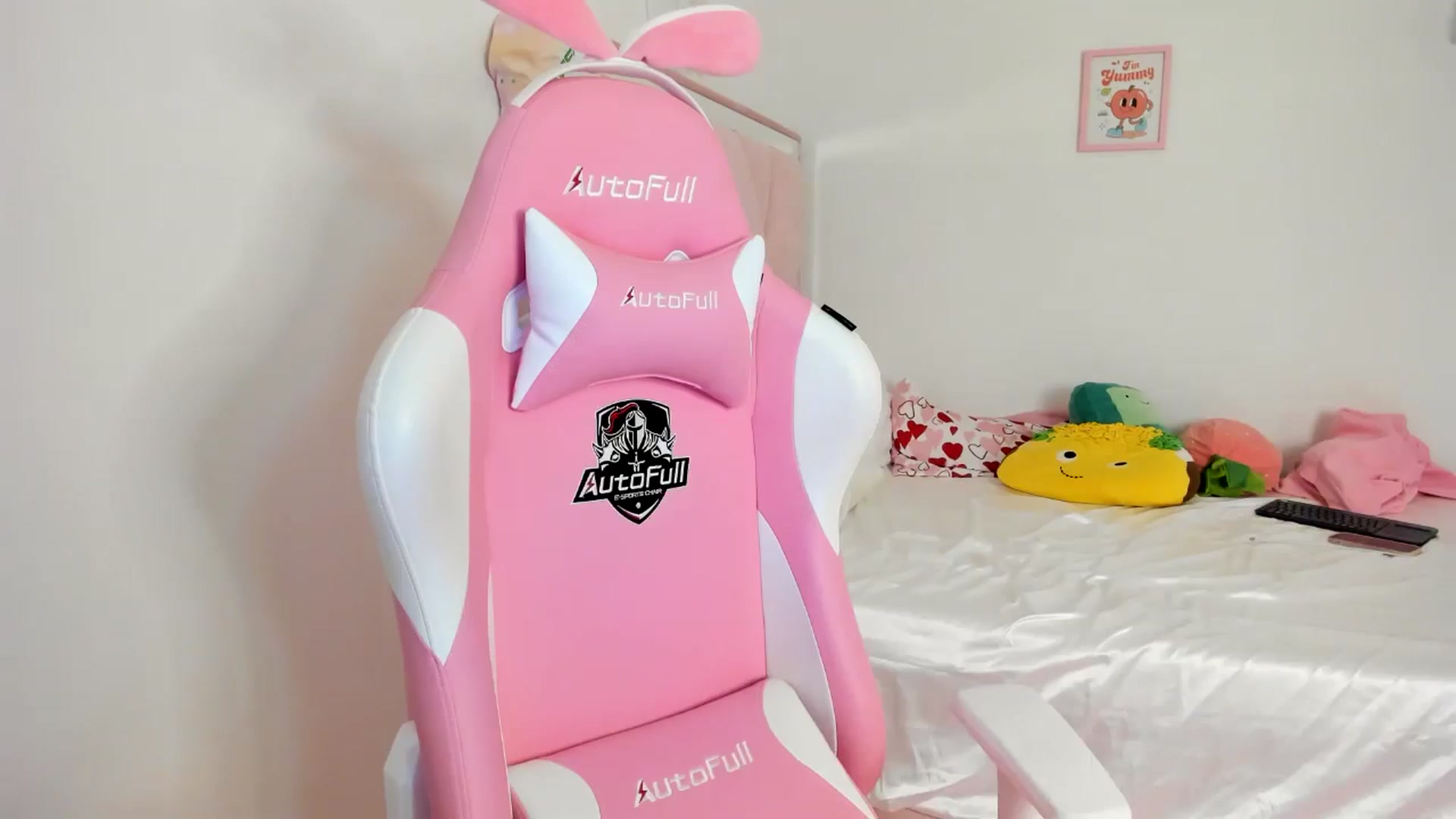 Gallery image thumbnail from Cherrycute666's myfreecams stream on, 06/27/2024, 07:39 image 17 of 20