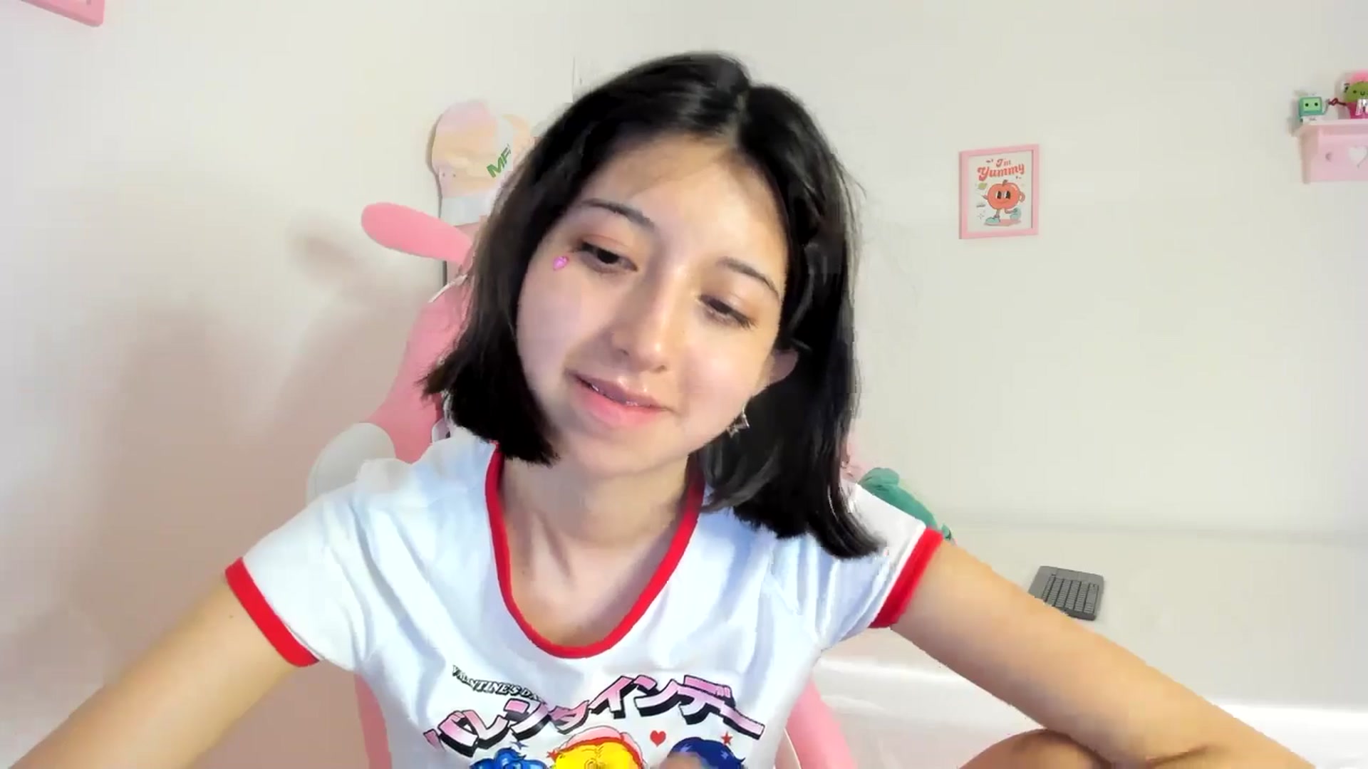 Gallery image thumbnail from Cherrycute666's myfreecams stream on, 07/04/2024, 04:54 image 14 of 20