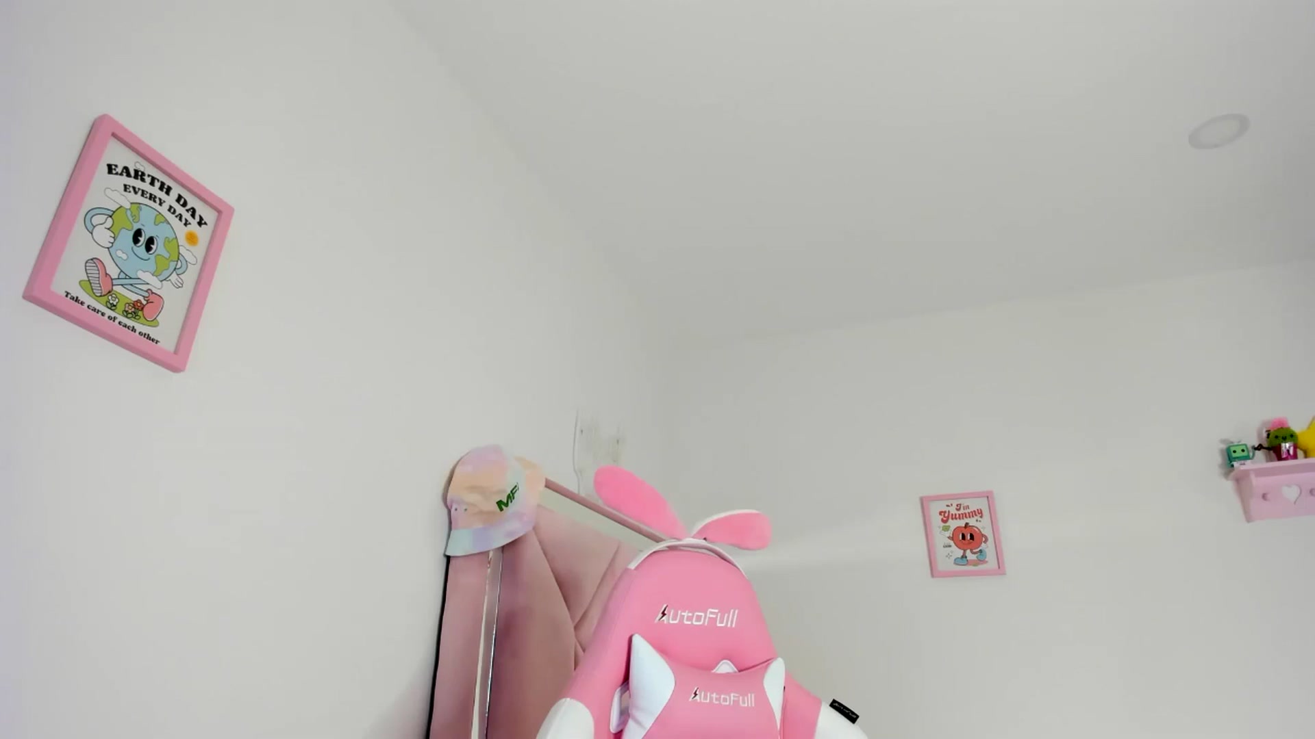Gallery image thumbnail from Cherrycute666's myfreecams stream on, 07/04/2024, 04:54 image 2 of 20