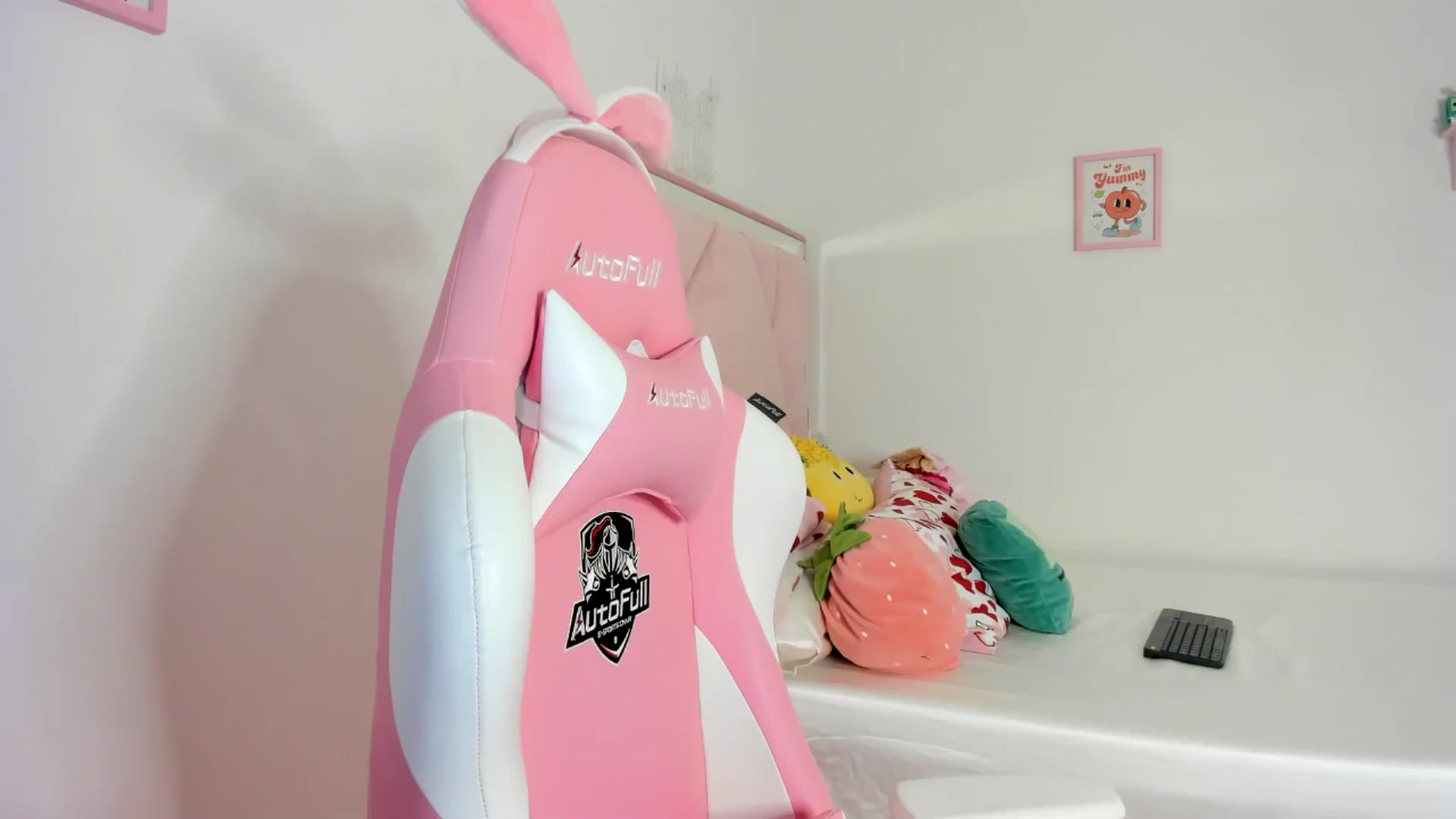 Gallery image thumbnail from Cherrycute666's myfreecams stream on, 07/04/2024, 05:25 image 4 of 20