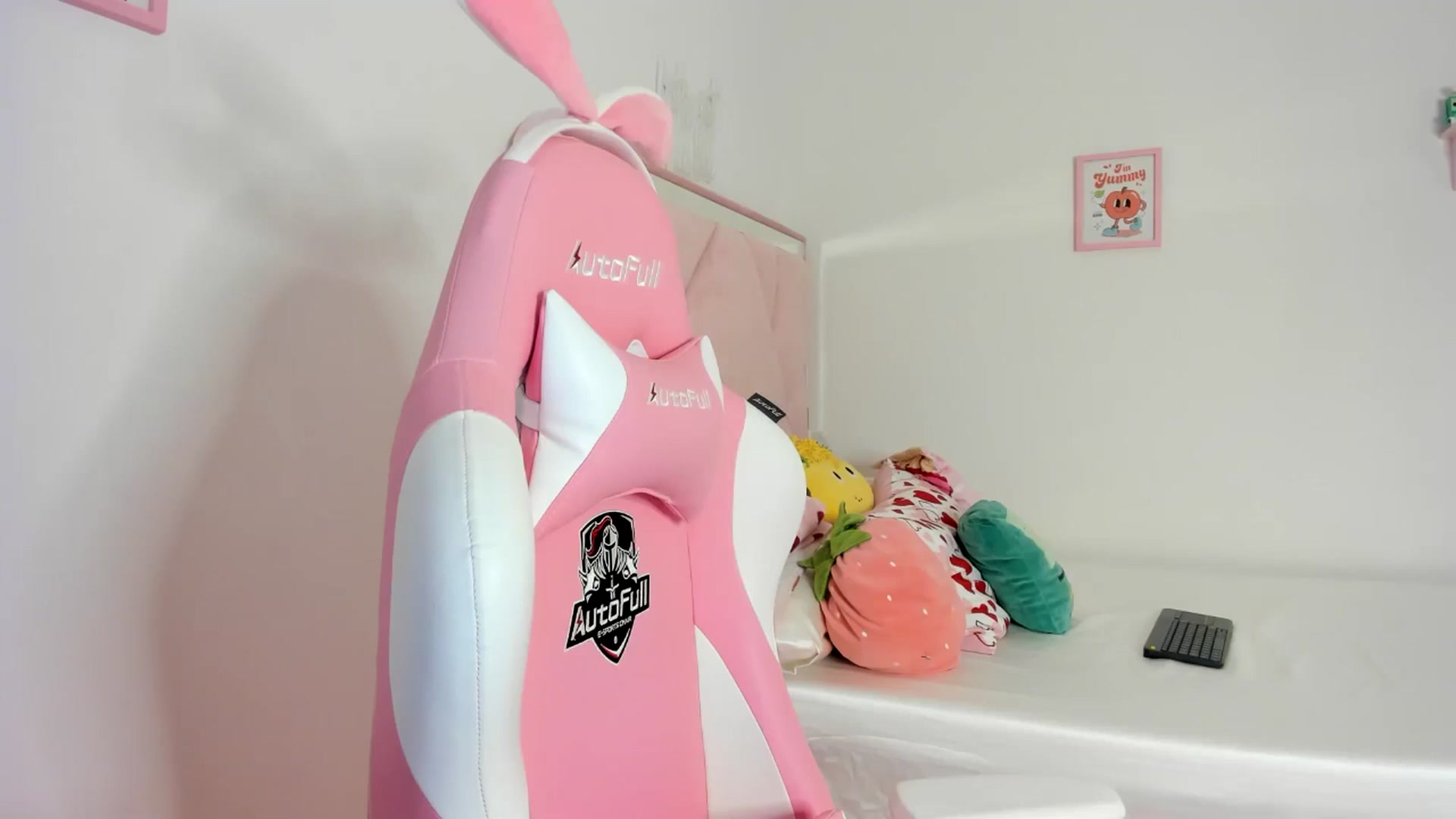 Gallery image thumbnail from Cherrycute666's myfreecams stream on, 07/04/2024, 05:25 image 5 of 20