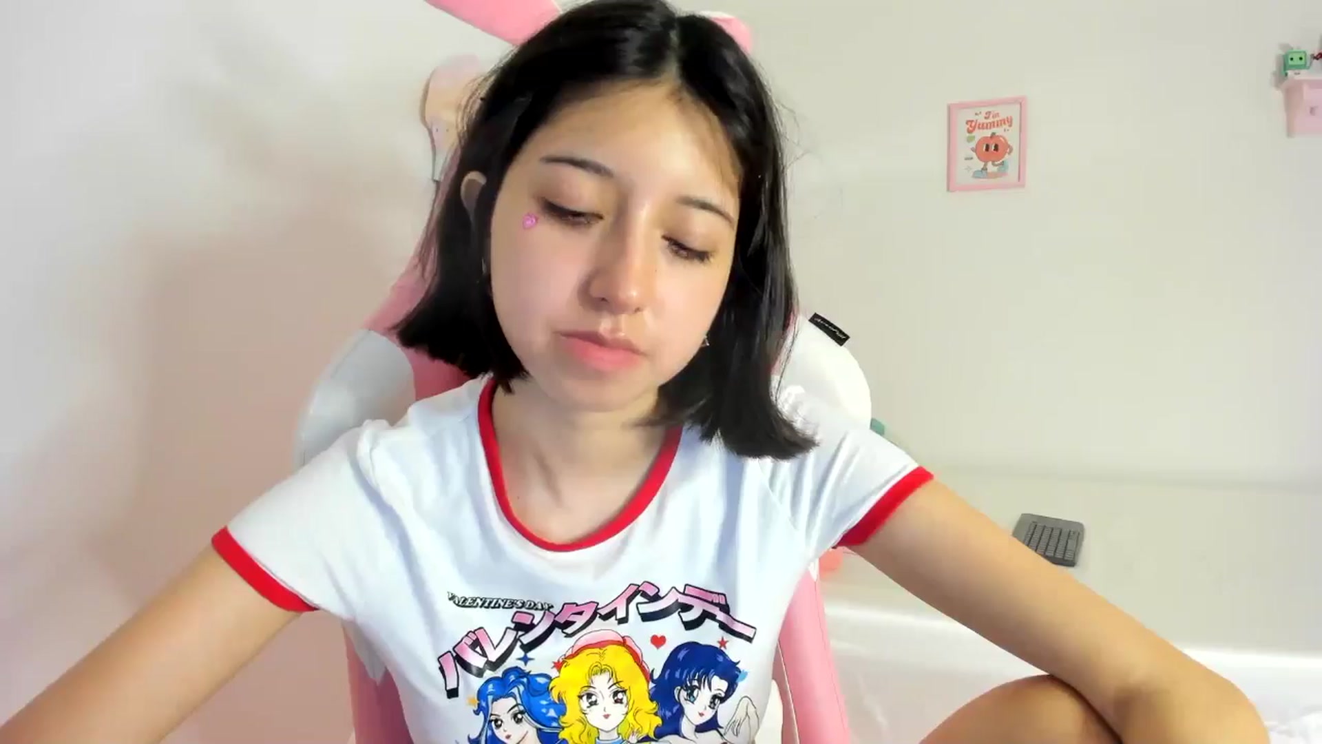 Gallery image thumbnail from Cherrycute666's myfreecams stream on, 07/04/2024, 05:25 image 12 of 20
