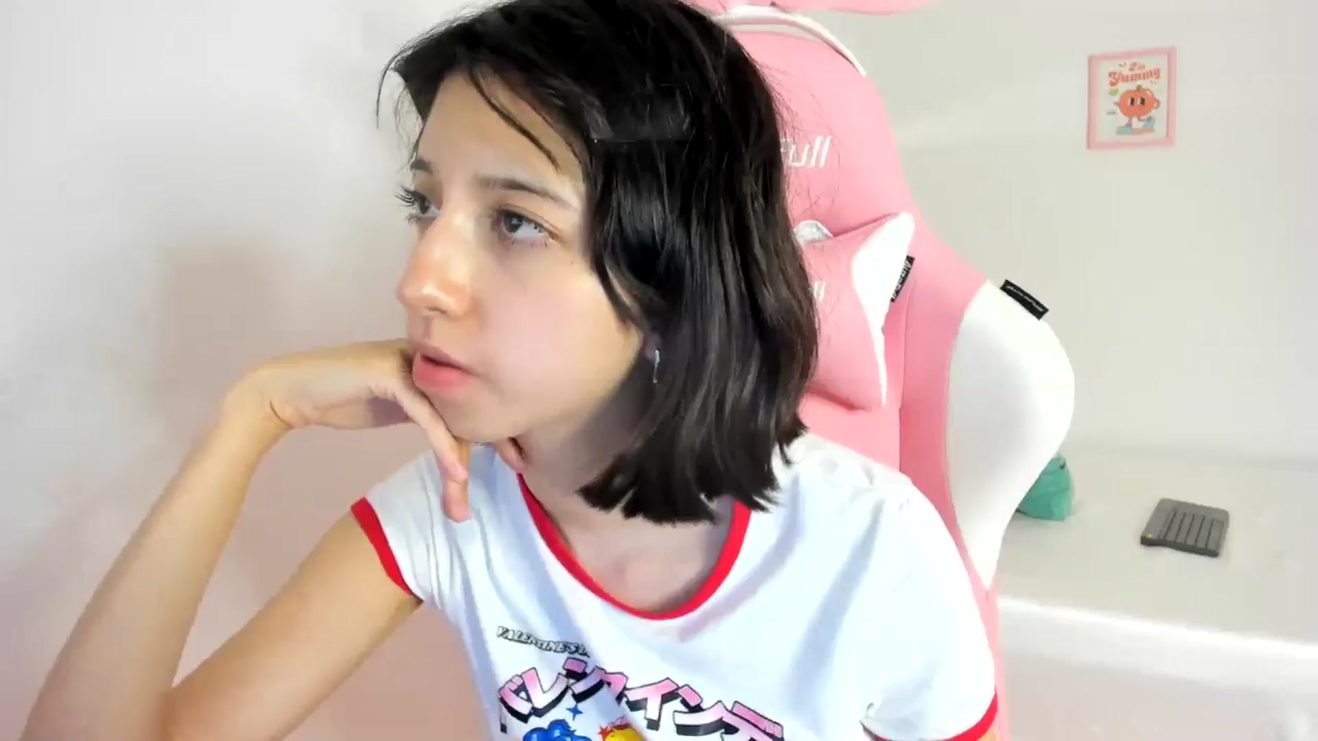 Gallery image thumbnail from Cherrycute666's myfreecams stream on, 07/04/2024, 05:25 image 19 of 20
