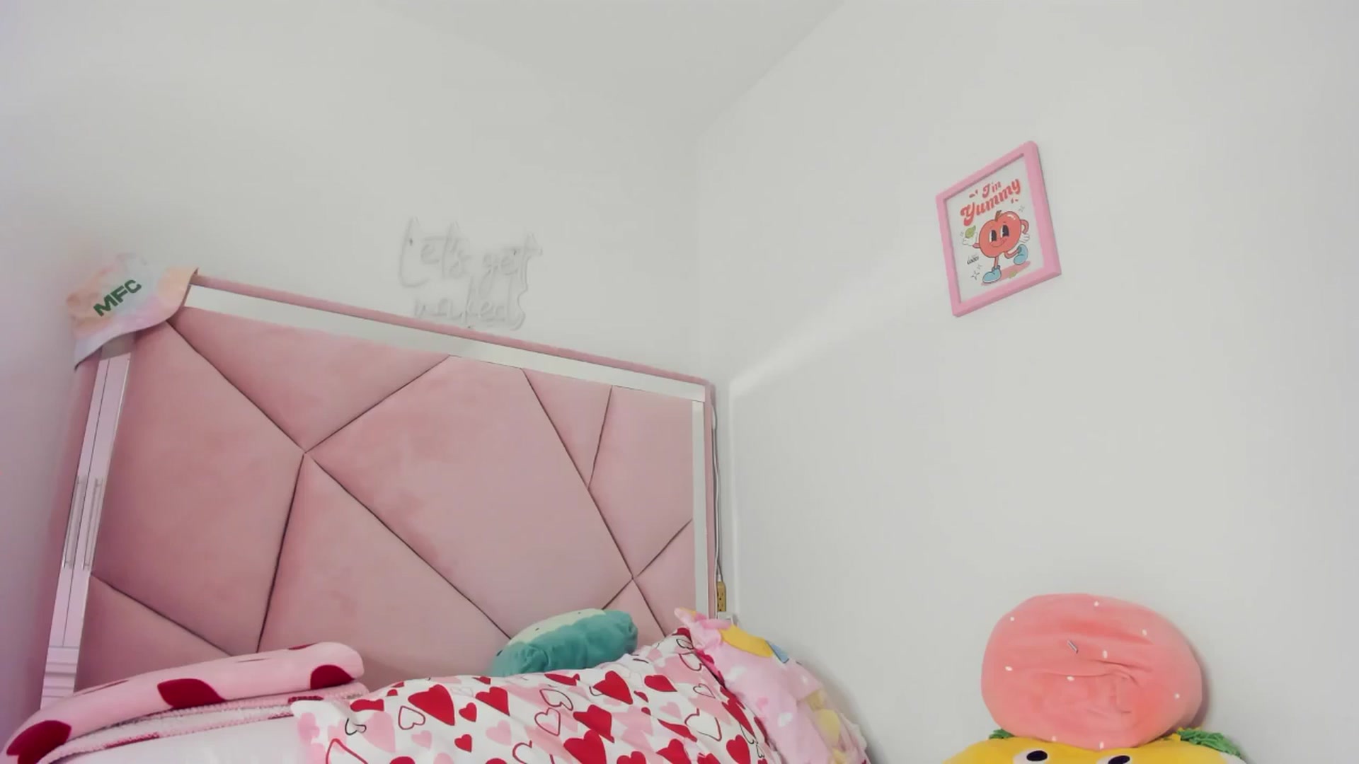 Gallery image thumbnail from Cherrycute666's myfreecams stream on, 07/04/2024, 07:00 image 1 of 20