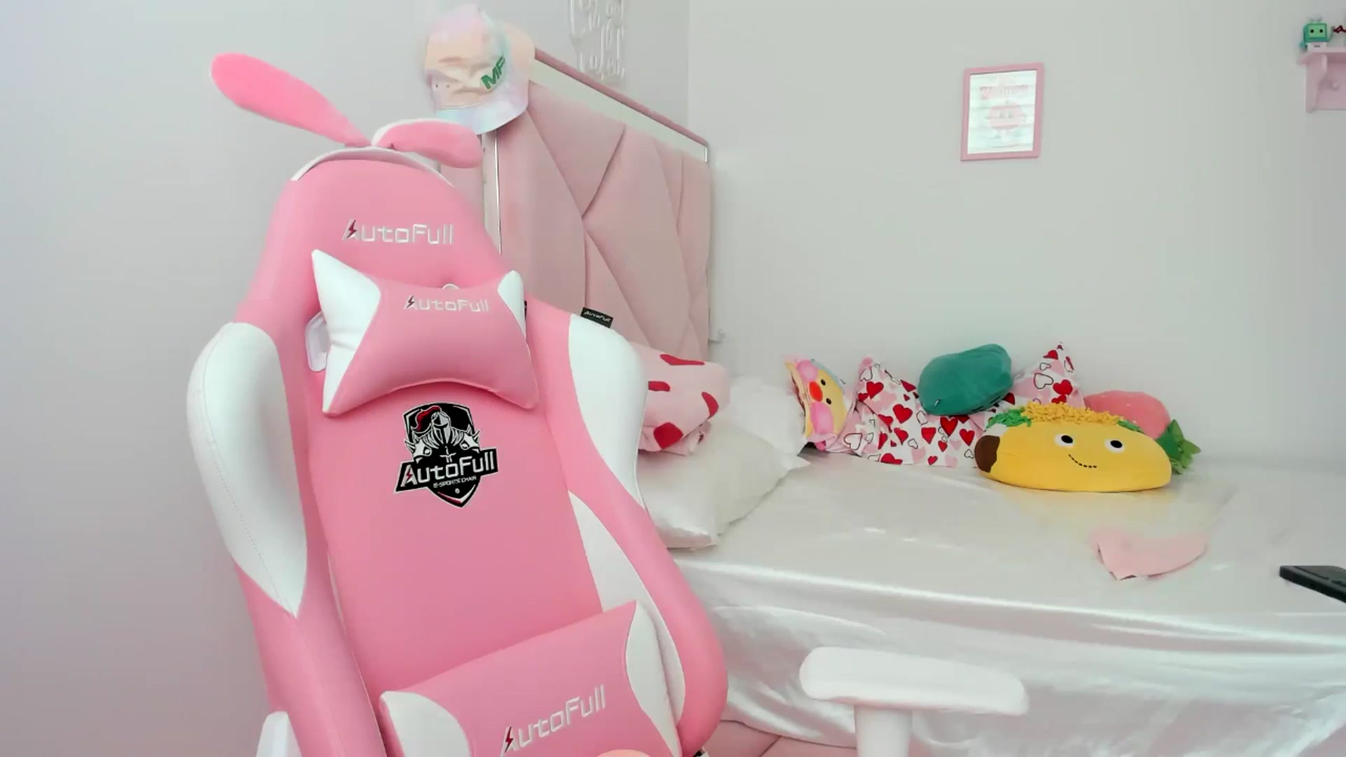 Gallery image thumbnail from Cherrycute666's myfreecams stream on, 07/04/2024, 19:59 image 11 of 20