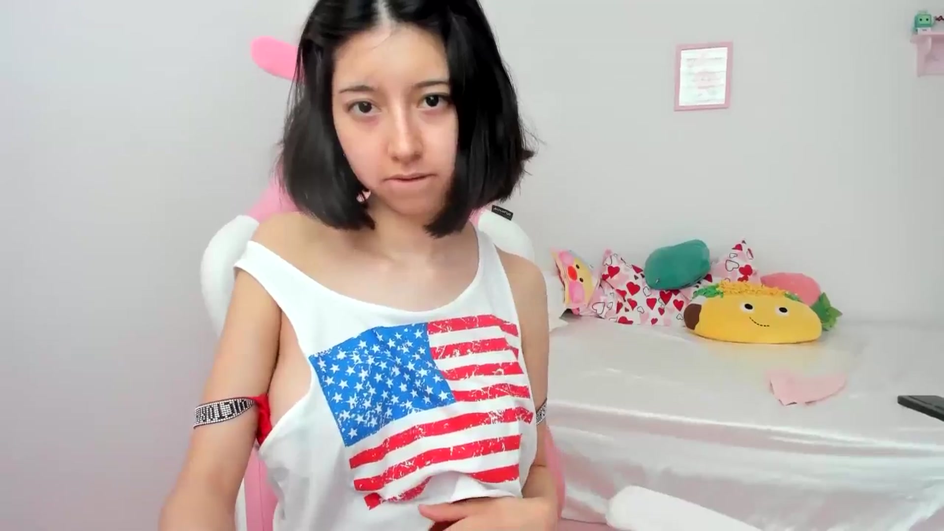 Gallery image thumbnail from Cherrycute666's myfreecams stream on, 07/04/2024, 19:59 image 10 of 20