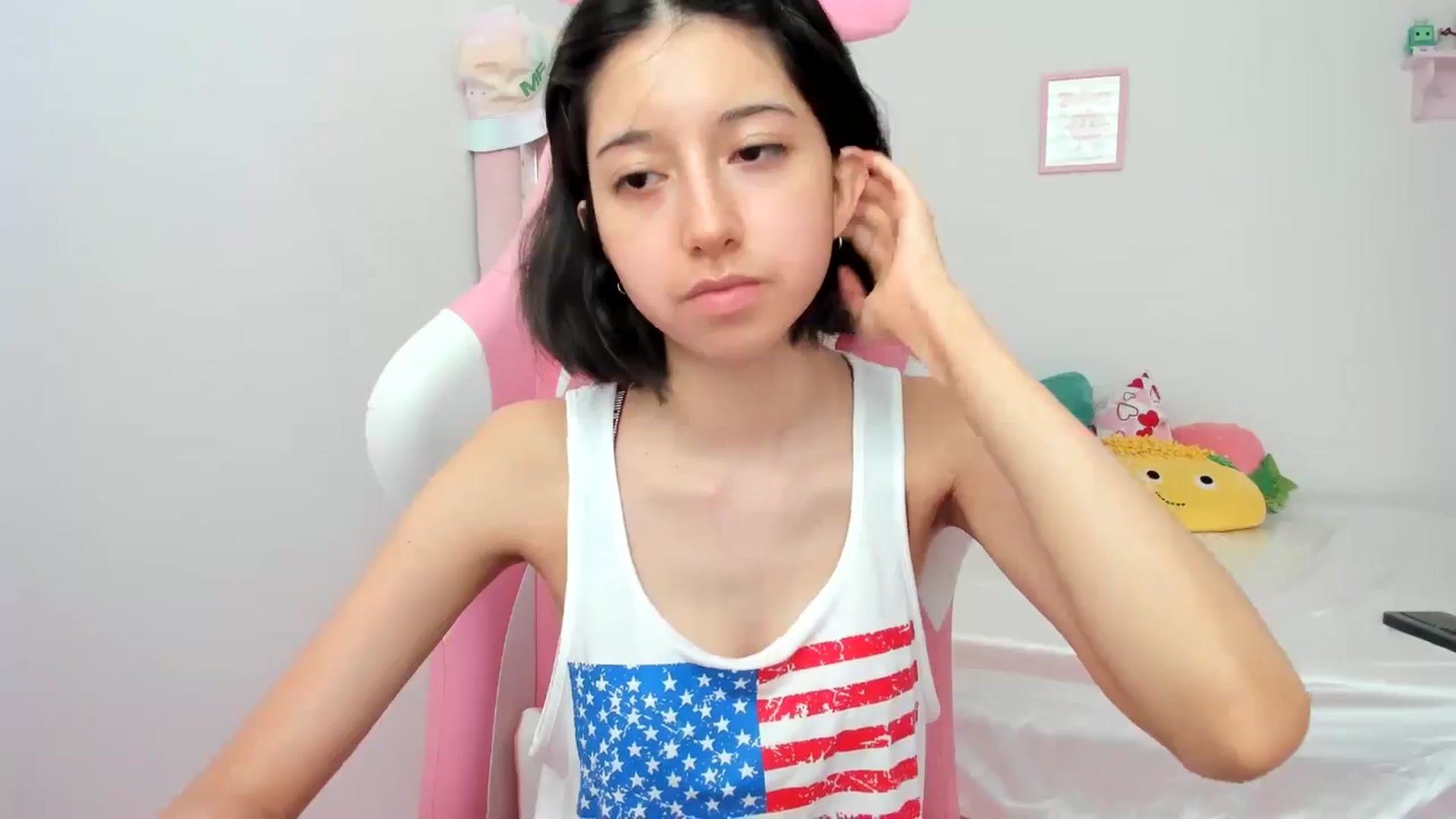 Gallery image thumbnail from Cherrycute666's myfreecams stream on, 07/04/2024, 19:59 image 3 of 20