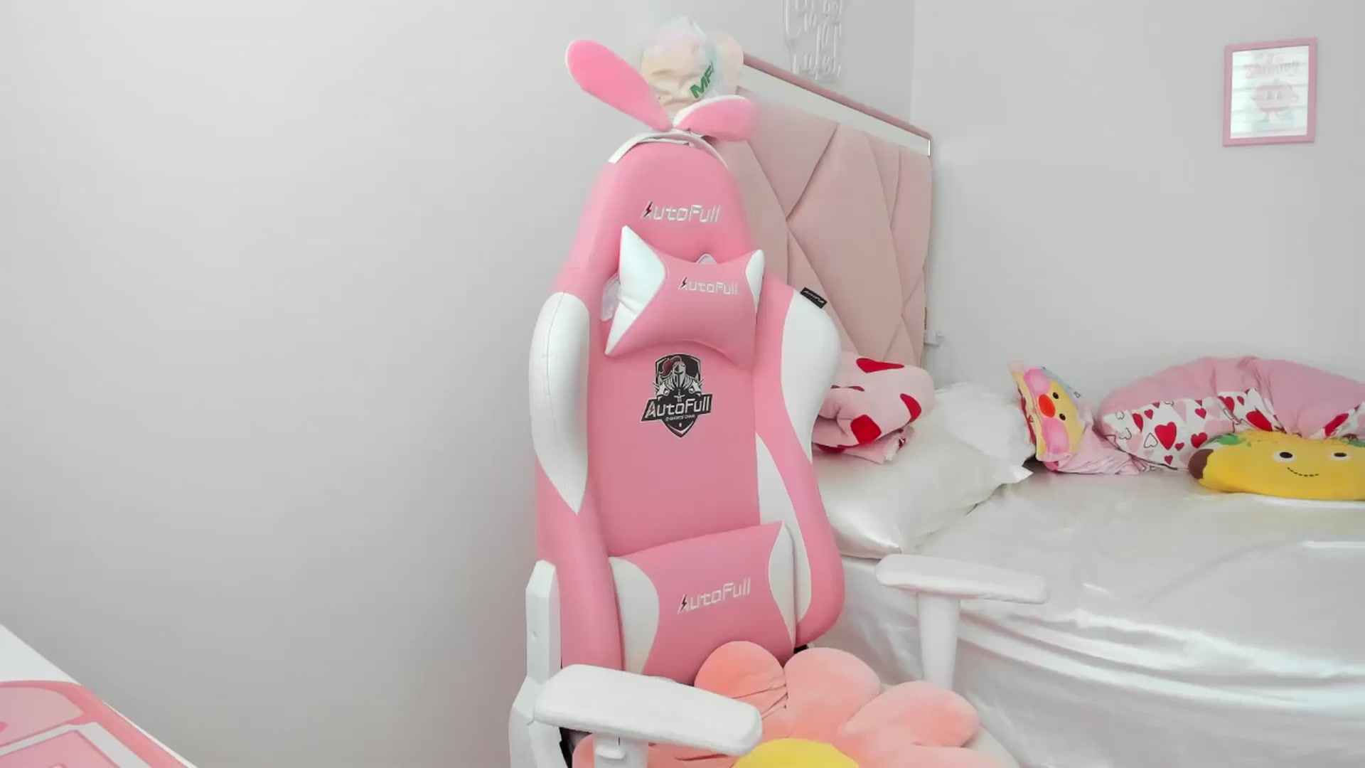 Gallery image thumbnail from Cherrycute666's myfreecams stream on, 07/05/2024, 24:08 image 9 of 20