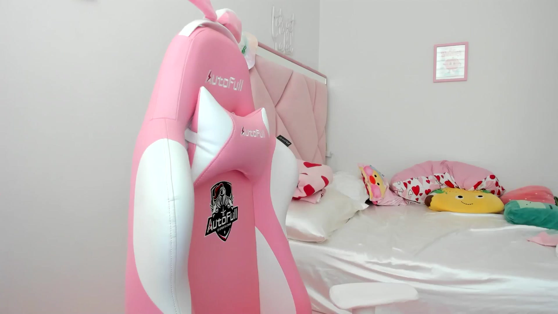 Gallery image thumbnail from Cherrycute666's myfreecams stream on, 07/05/2024, 24:08 image 17 of 20