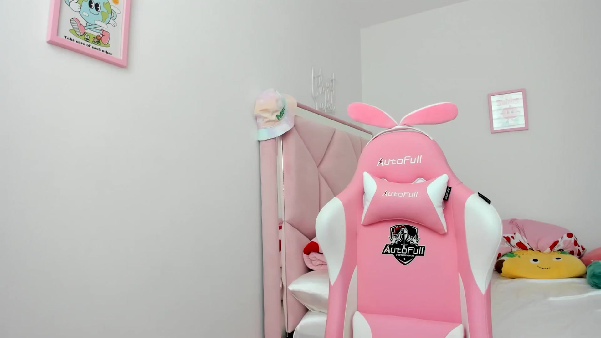 Gallery image thumbnail from Cherrycute666's myfreecams stream on, 07/05/2024, 24:08 image 1 of 20