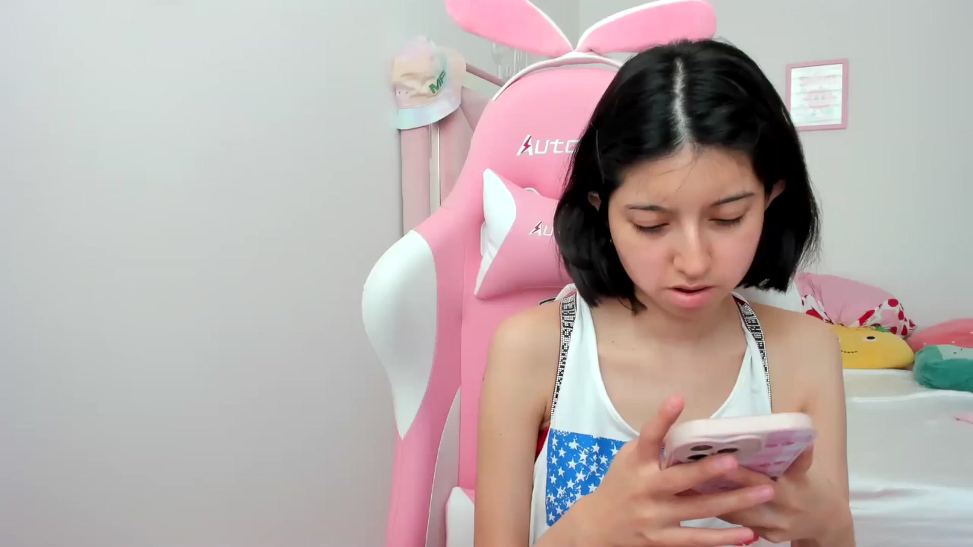 Gallery image thumbnail from Cherrycute666's myfreecams stream on, 07/05/2024, 24:08 image 4 of 20
