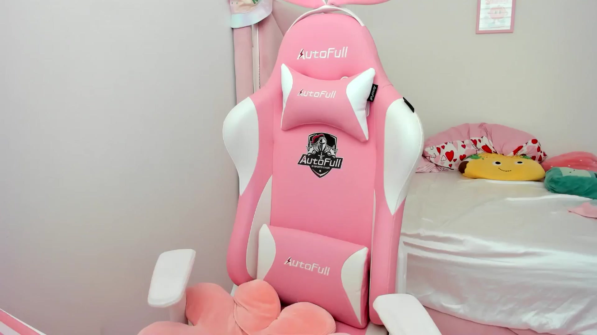 Gallery image thumbnail from Cherrycute666's myfreecams stream on, 07/05/2024, 24:08 image 13 of 20
