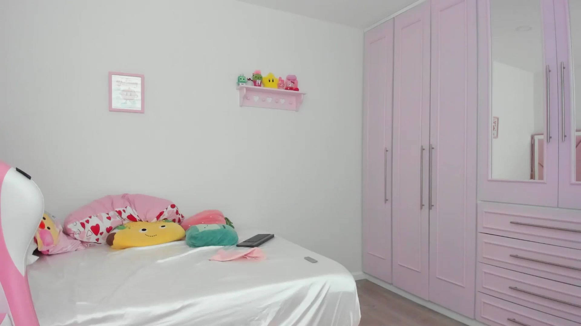 Gallery image thumbnail from Cherrycute666's myfreecams stream on, 07/05/2024, 24:28 image 2 of 20