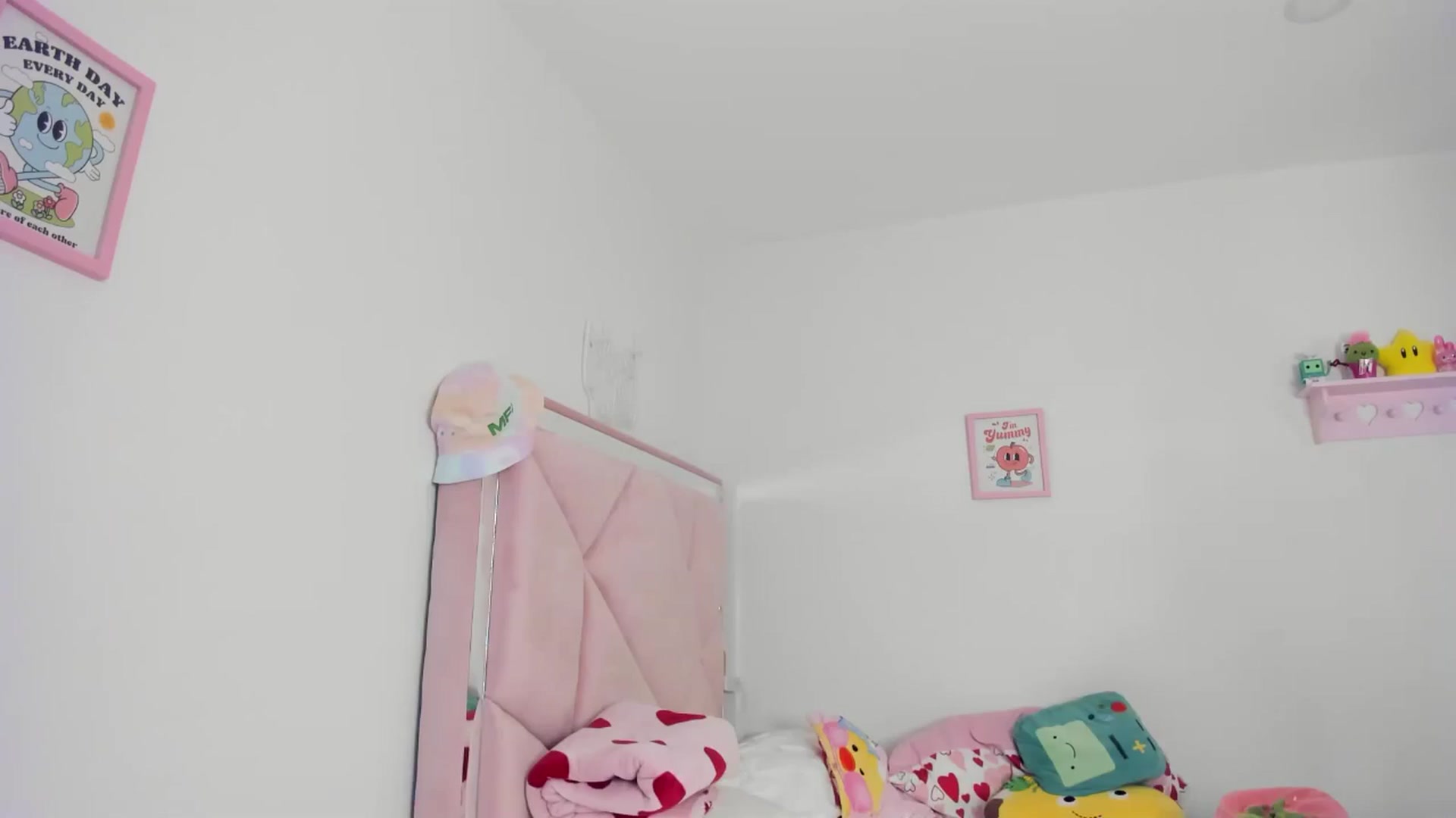 Gallery image thumbnail from Cherrycute666's myfreecams stream on, 07/05/2024, 06:01 image 1 of 20