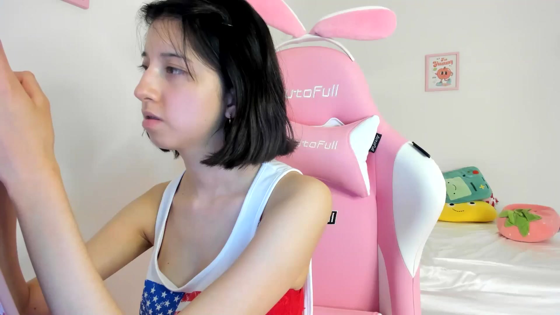 Gallery image thumbnail from Cherrycute666's myfreecams stream on, 07/05/2024, 08:09 image 6 of 20