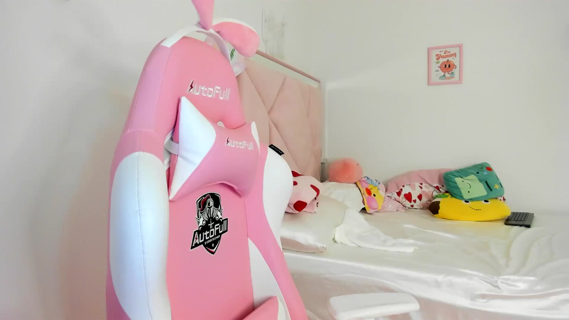 Gallery image thumbnail from Cherrycute666's myfreecams stream on, 07/06/2024, 05:24 image 2 of 20