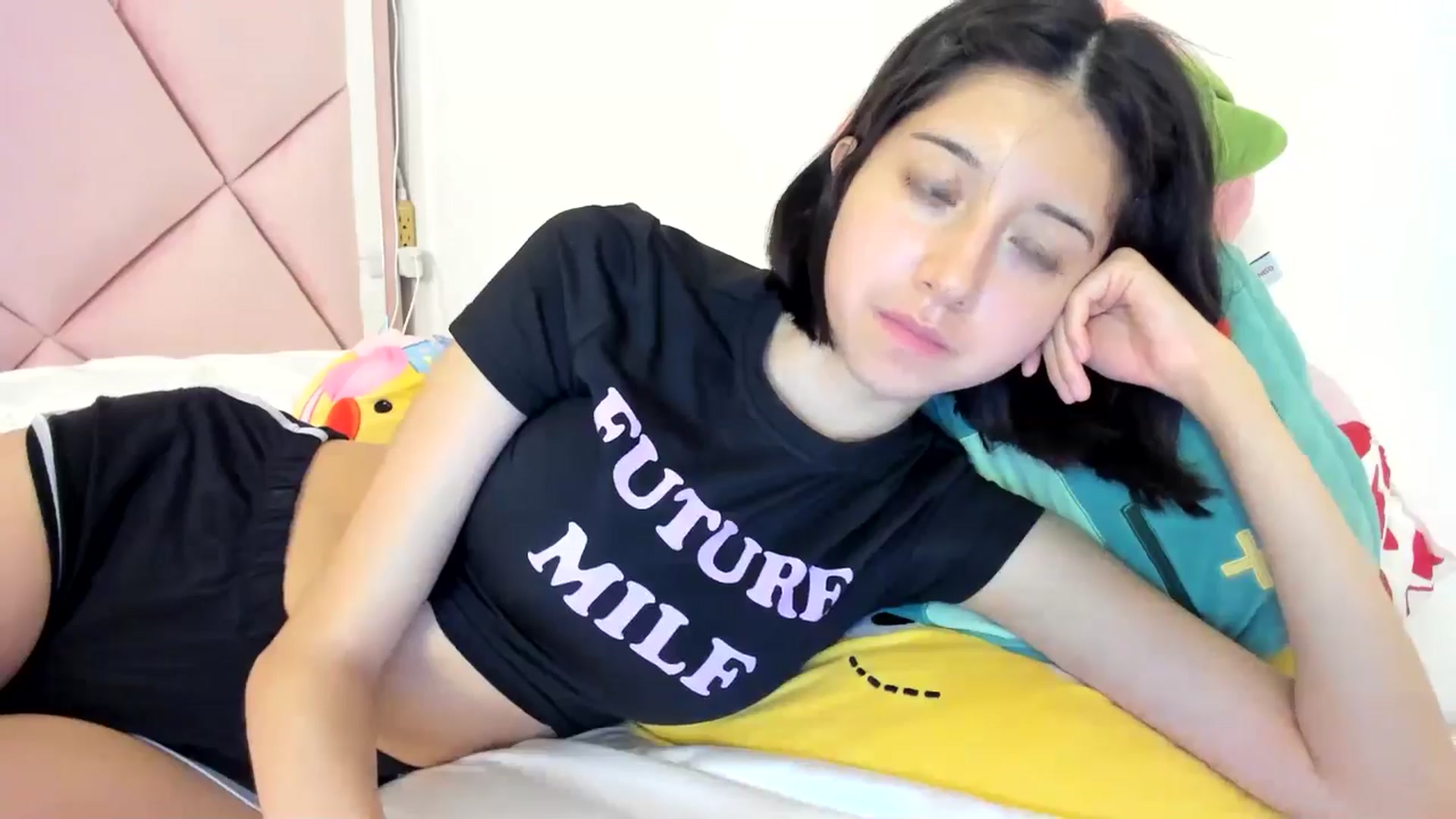 Gallery image thumbnail from Cherrycute666's myfreecams stream on, 07/06/2024, 07:12 image 13 of 20