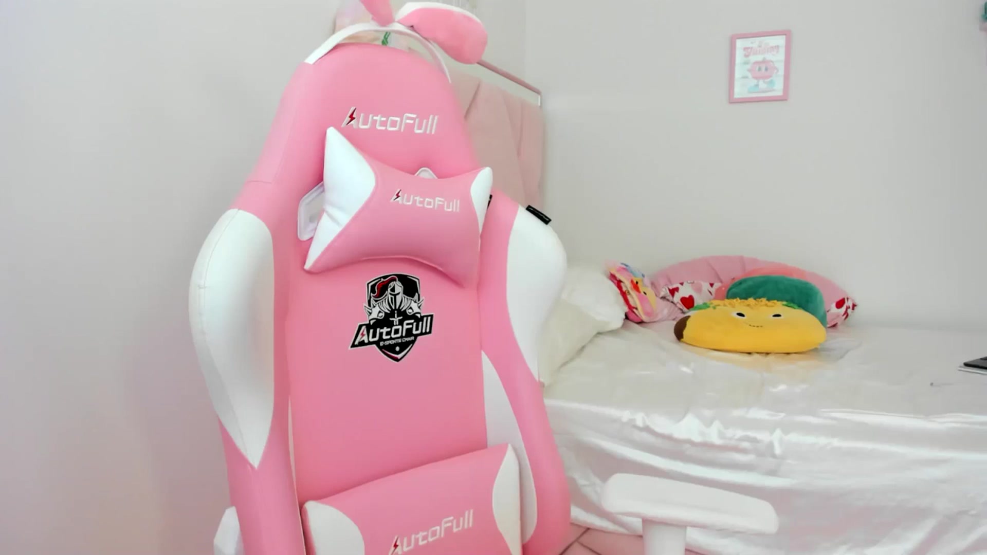 Gallery image thumbnail from Cherrycute666's myfreecams stream on, 07/06/2024, 14:31 image 12 of 20