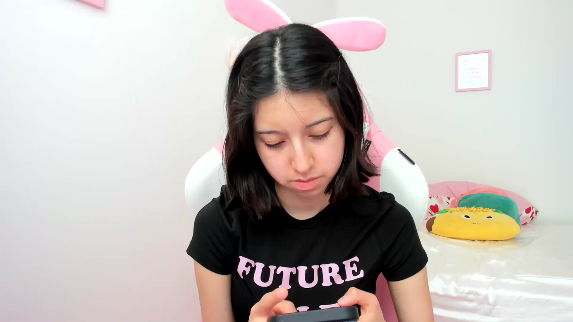 Gallery image thumbnail from Cherrycute666's myfreecams stream on, 07/06/2024, 17:11 image 16 of 20