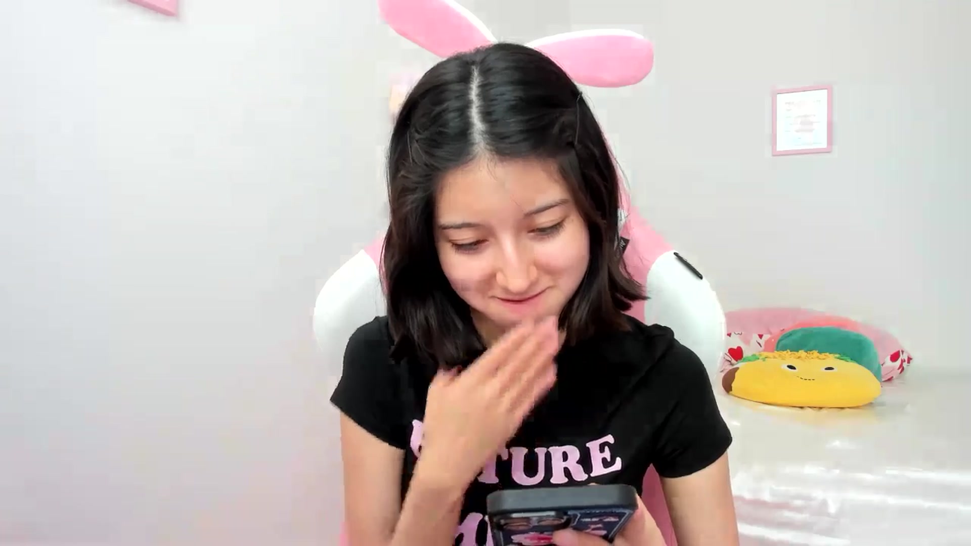 Gallery image thumbnail from Cherrycute666's myfreecams stream on, 07/06/2024, 17:11 image 17 of 20
