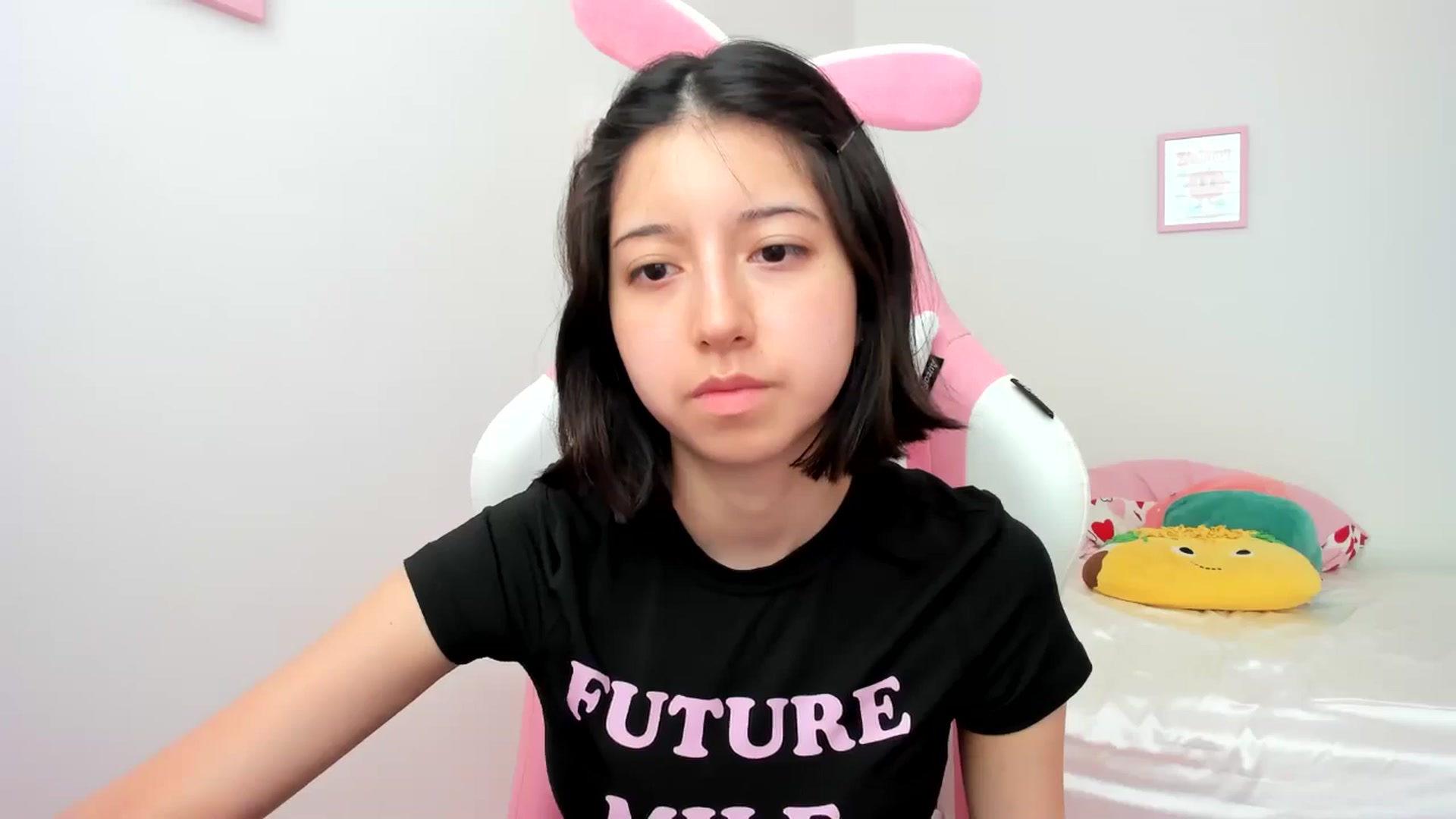 Gallery image thumbnail from Cherrycute666's myfreecams stream on, 07/06/2024, 17:11 image 15 of 20
