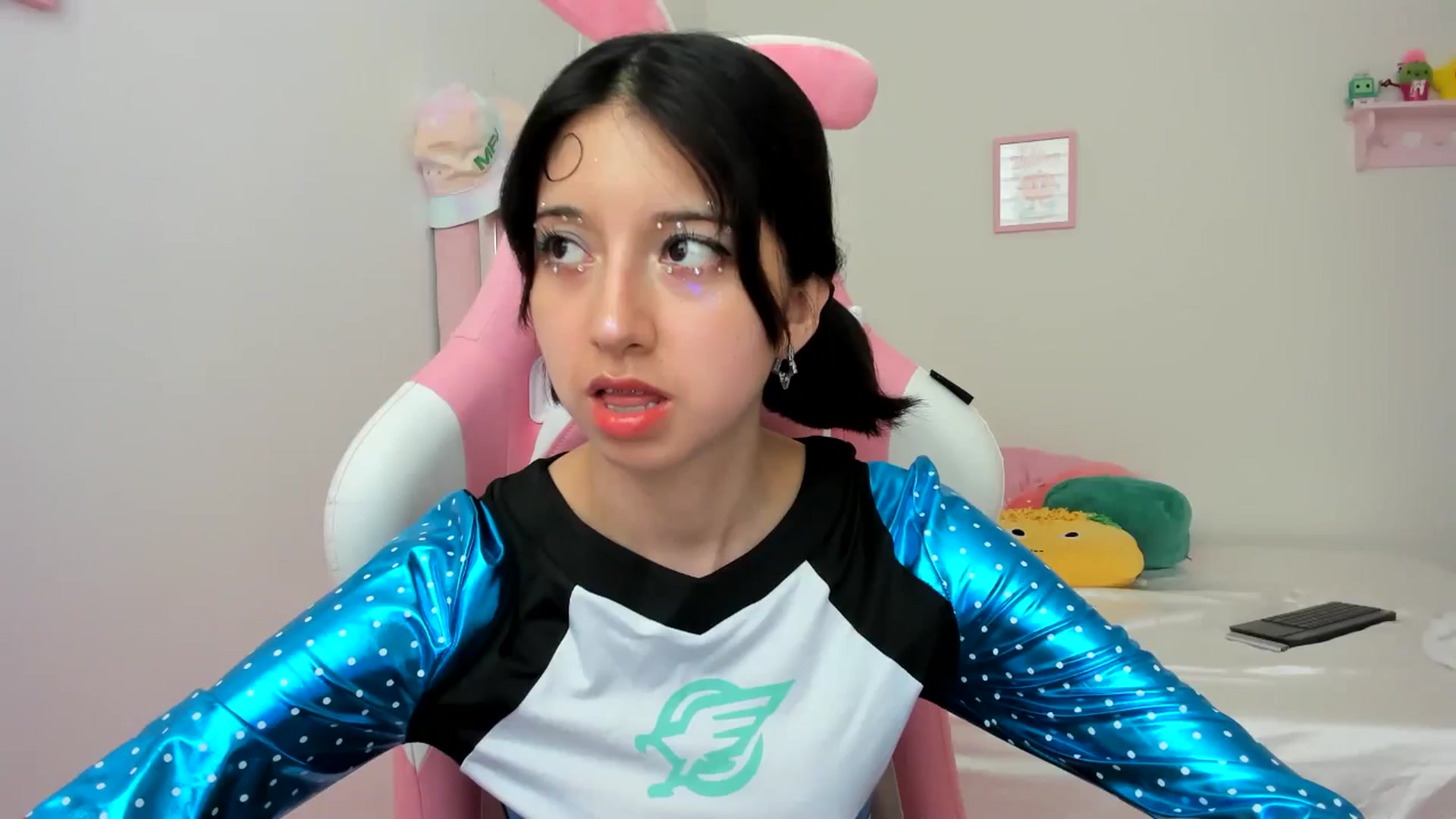 Gallery image thumbnail from Cherrycute666's myfreecams stream on, 07/06/2024, 21:46 image 13 of 20