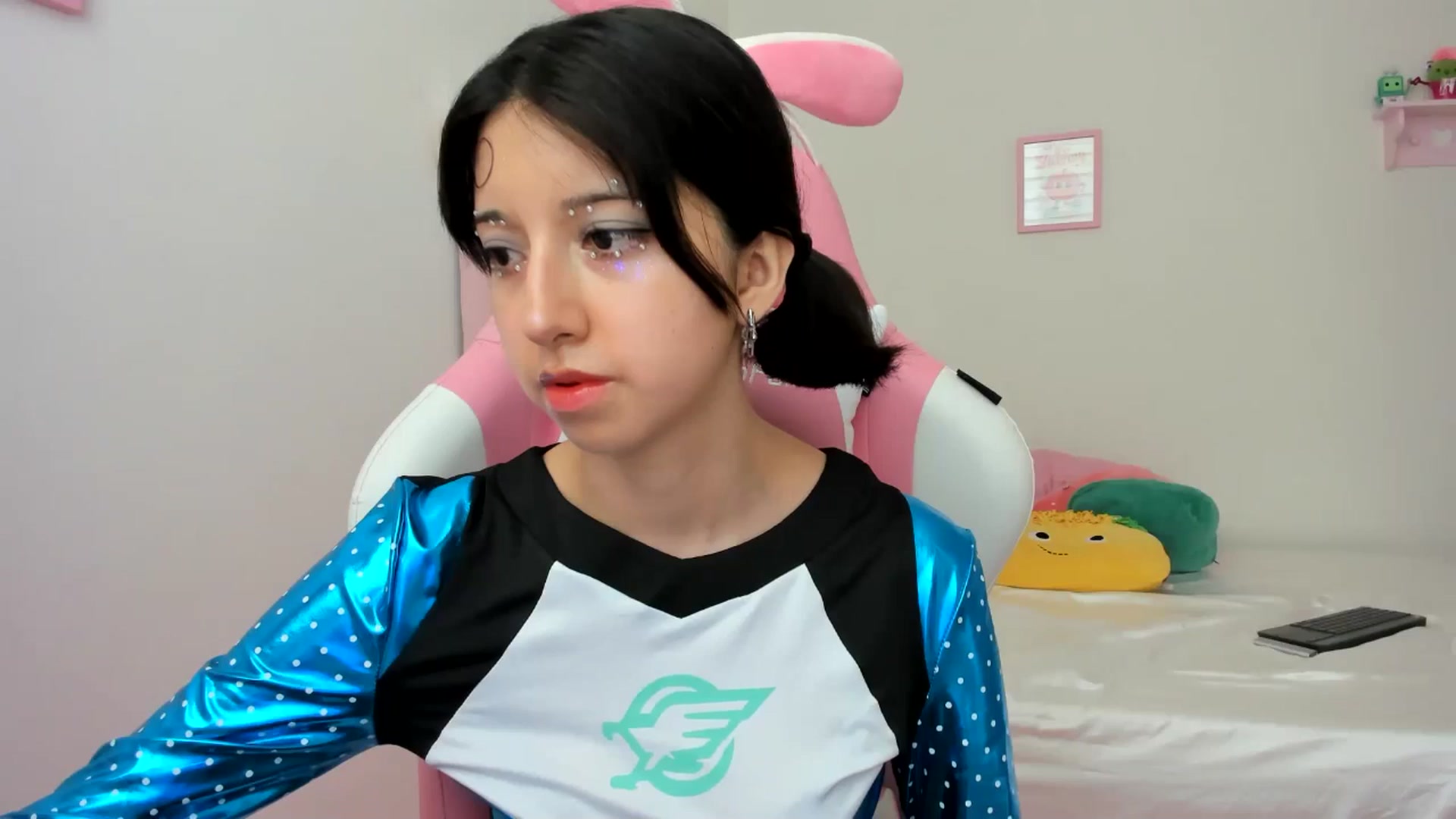 Gallery image thumbnail from Cherrycute666's myfreecams stream on, 07/06/2024, 21:46 image 16 of 20