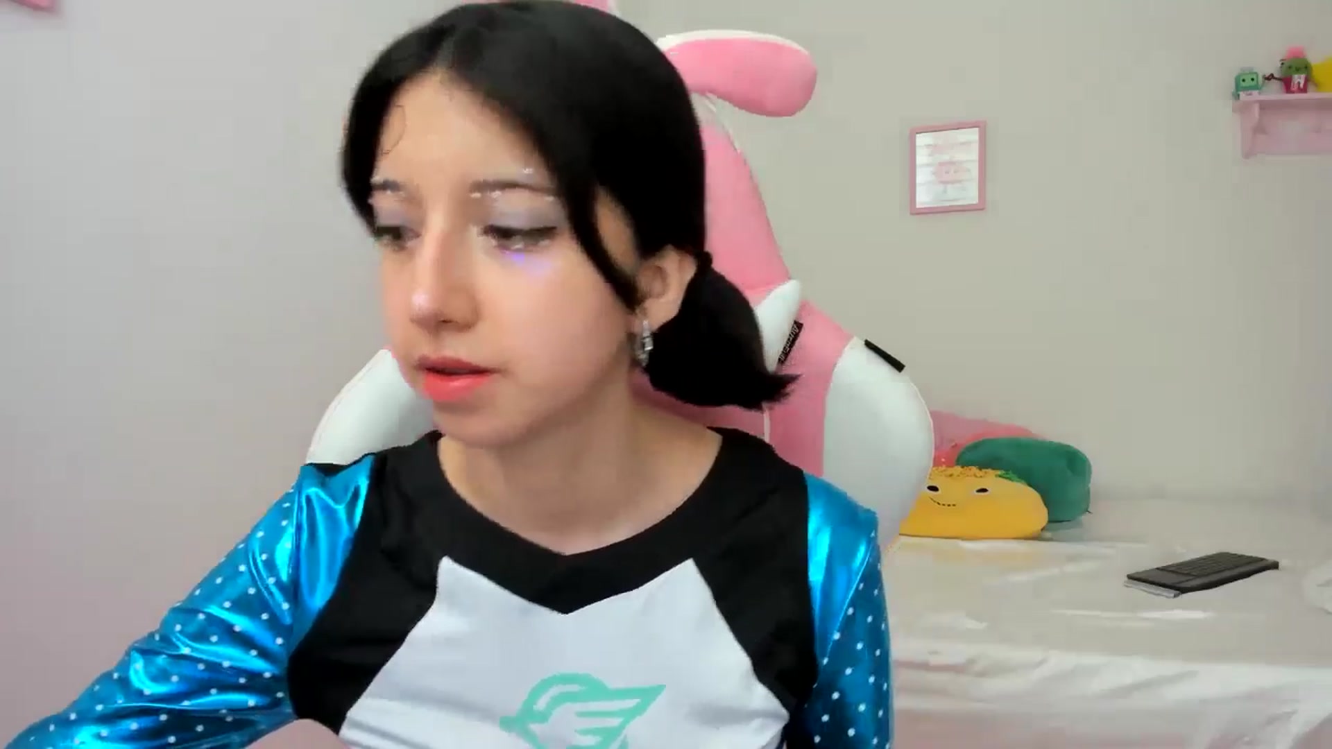 Gallery image thumbnail from Cherrycute666's myfreecams stream on, 07/06/2024, 21:46 image 14 of 20