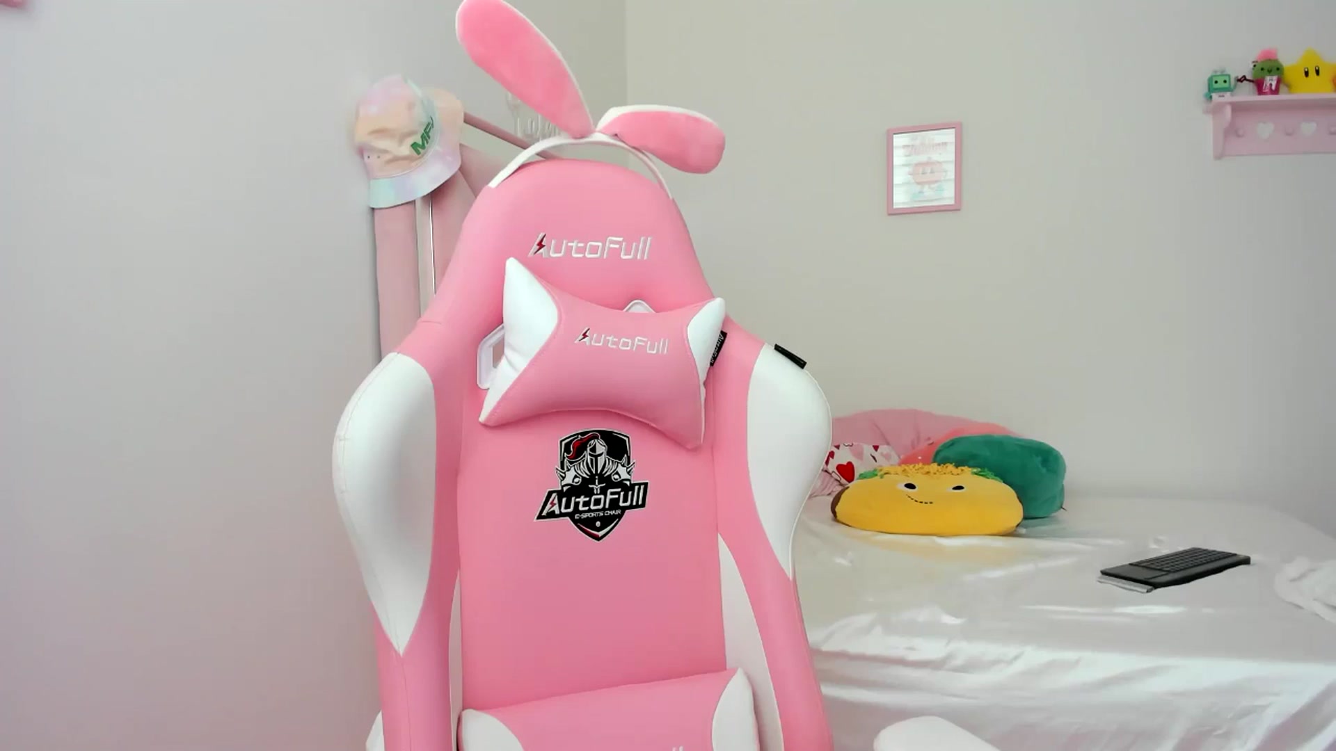 Gallery image thumbnail from Cherrycute666's myfreecams stream on, 07/06/2024, 21:46 image 4 of 20