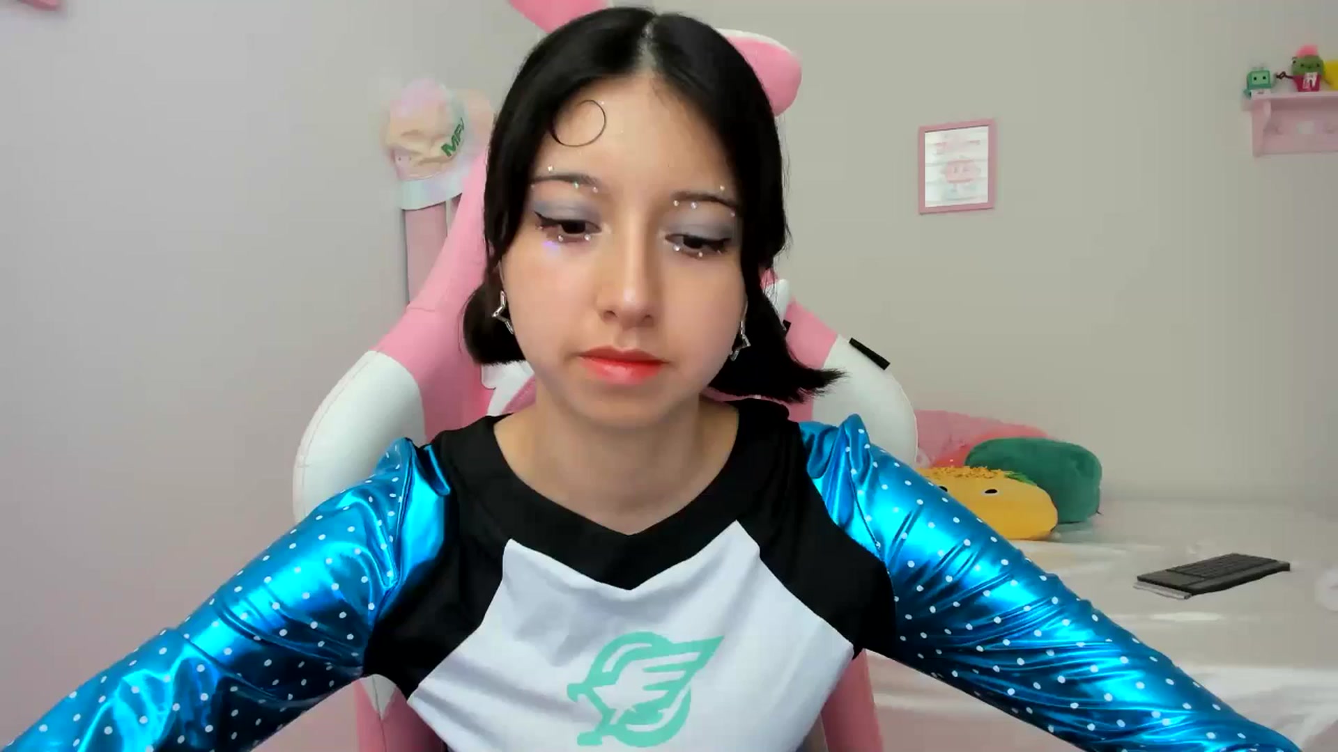 Gallery image thumbnail from Cherrycute666's myfreecams stream on, 07/06/2024, 21:46 image 9 of 20