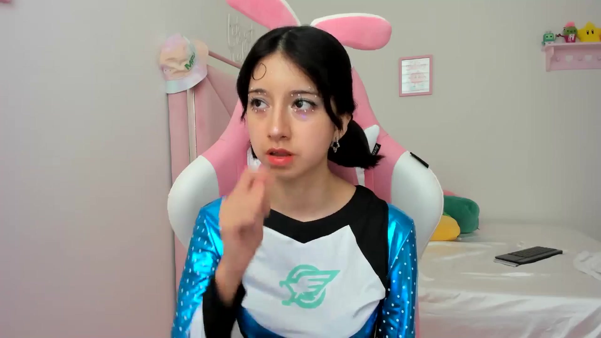 Gallery image thumbnail from Cherrycute666's myfreecams stream on, 07/06/2024, 21:46 image 5 of 20